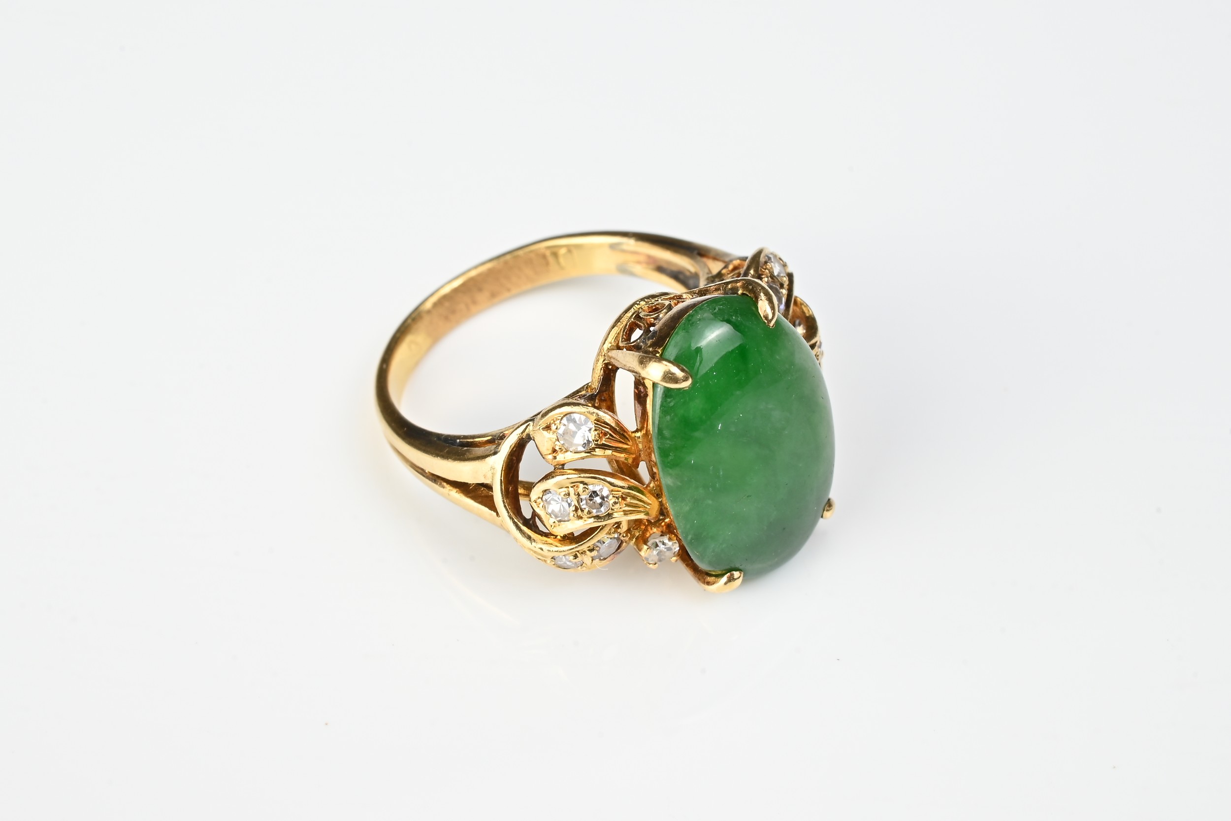 A SET OF HIGH CARAT GOLD, JADEITE AND DIAMOND JEWELLERY. To include a green jadeite cabochon ring - Image 3 of 7