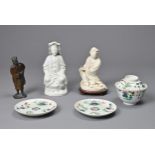A GROUP OF CHINESE CERAMIC ITEMS, 19/20TH CENTURY. To include two white glazed porcelain figures