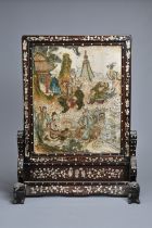 A LARGE CHINESE MARBLE SET MOTHER OF PEAR INLAID HARDWOOD TABLE SCREEN, LATE QING DYNASTY