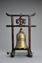 A CHINESE BRONZE BELL WITH XUANDE MARK, 19/20th CENTURY. The bell decorated in relief with dragons