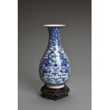 A CHINESE BLUE AND WHITE PORCELAIN, LATE QING DYNASTY. Of pear shape decorated with dragons