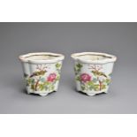 A SMALL PAIR OF CHINESE FAMILLE ROSE PORCELAIN JARDINIERES, 20TH CENTURY. Quarter lobbed decorated