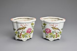 A SMALL PAIR OF CHINESE FAMILLE ROSE PORCELAIN JARDINIERES, 20TH CENTURY. Quarter lobbed decorated