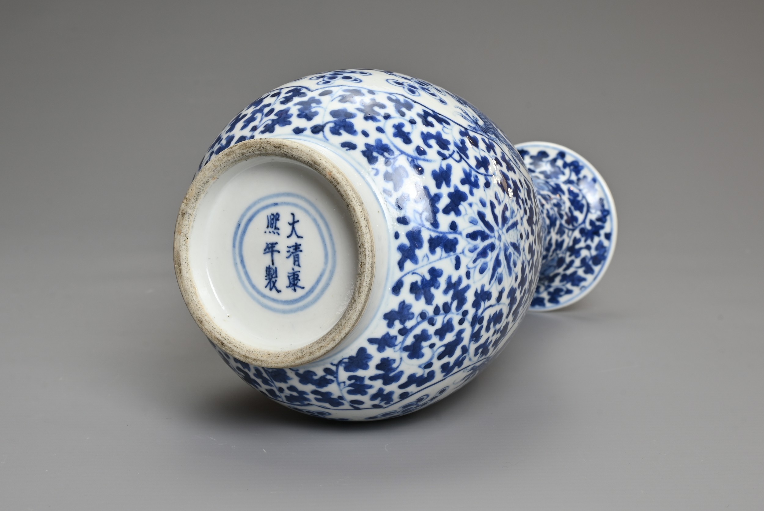 A CHINESE BLUE AND WHITE PORCELAIN, LATE QING DYNASTY. Of pear shape decorated with dragons - Image 5 of 7