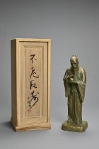 A 21ST CENTURY JAPANESE BRONZE STATUE OF LAOZI AFTER SEIBO KITAMURA (1884-1987). Cast standing