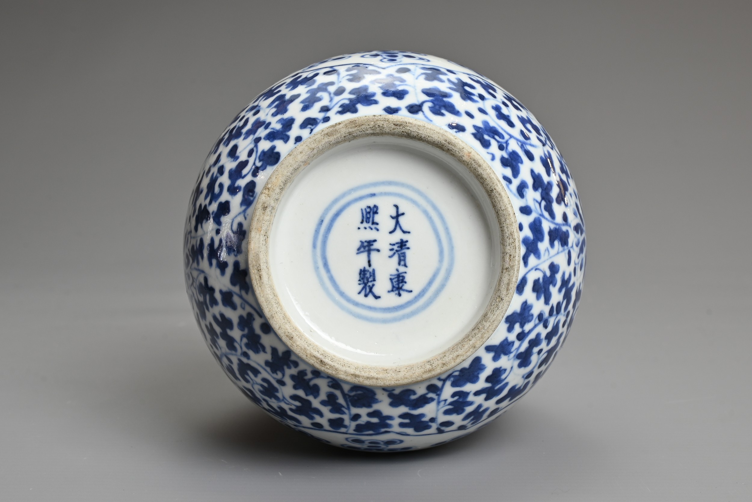 A CHINESE BLUE AND WHITE PORCELAIN, LATE QING DYNASTY. Of pear shape decorated with dragons - Image 6 of 7