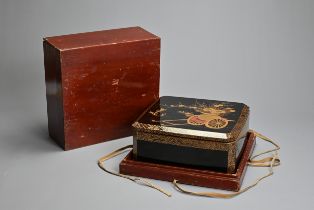 AN EARLY 20TH CENTURY JAPANESE LACQUER BUNKO BOX, LATE MEIJI/TAISHO PERIOD. Of canted square form,