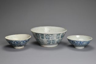 THREE CHINESE BLUE AND WHITE PORCELAIN BOWLS, 18/19TH CENTURY. To include a large bowl decorated