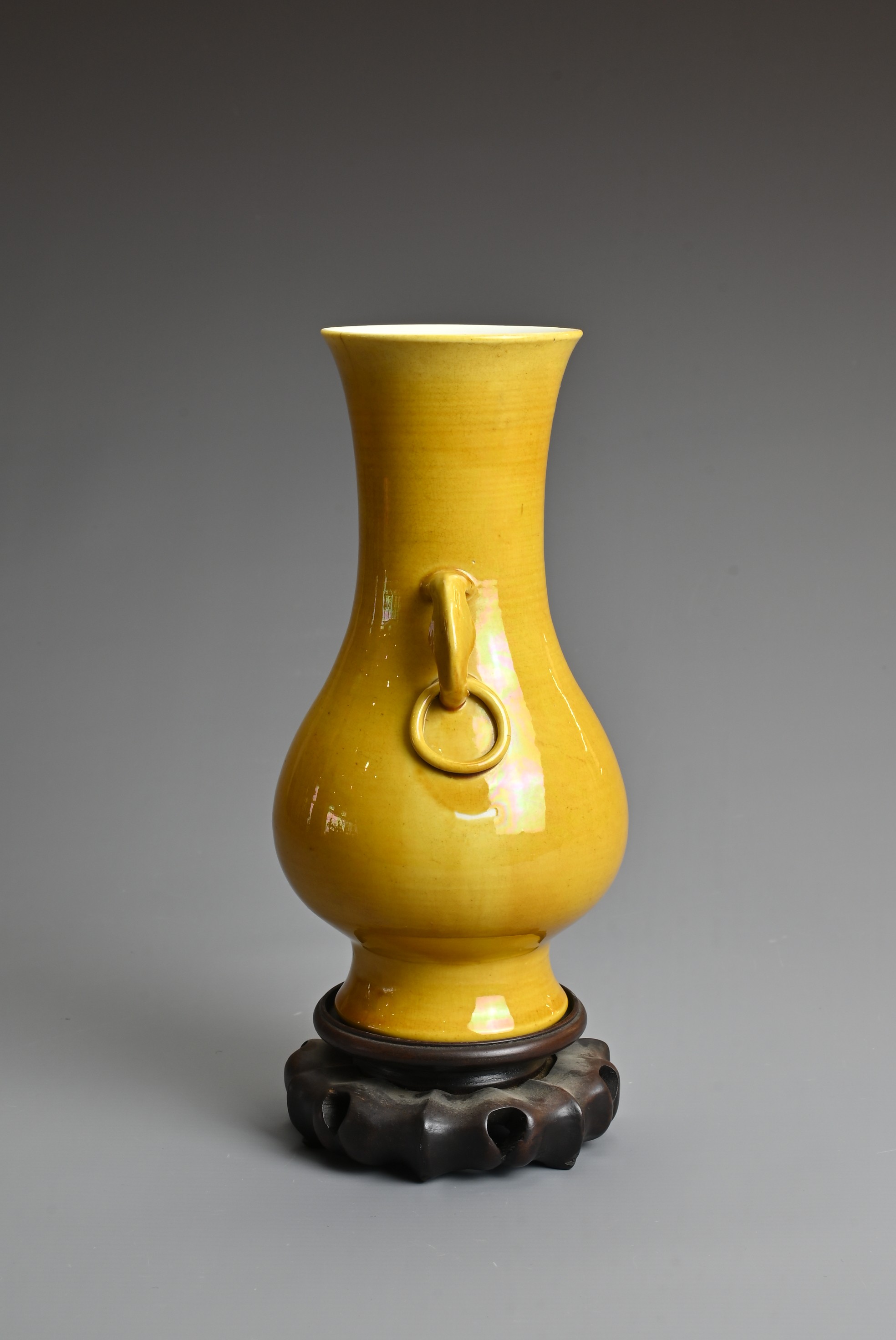 A CHINESE YELLOW GLAZED PORCELAIN VASE, LATE QING DYNASTY. Of baluster form covered in a with M - Image 2 of 7