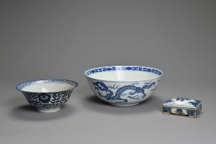 THREE CHINESE BLUE AND WHITE PORCELAIN ITEMS, 19/20TH CENTURY. To include a dragon bowl with four