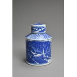 A CHINESE BLUE AND WHITE PORCELAIN TEA CADDY, 20TH CENTURY. Finely decorated with a landscape