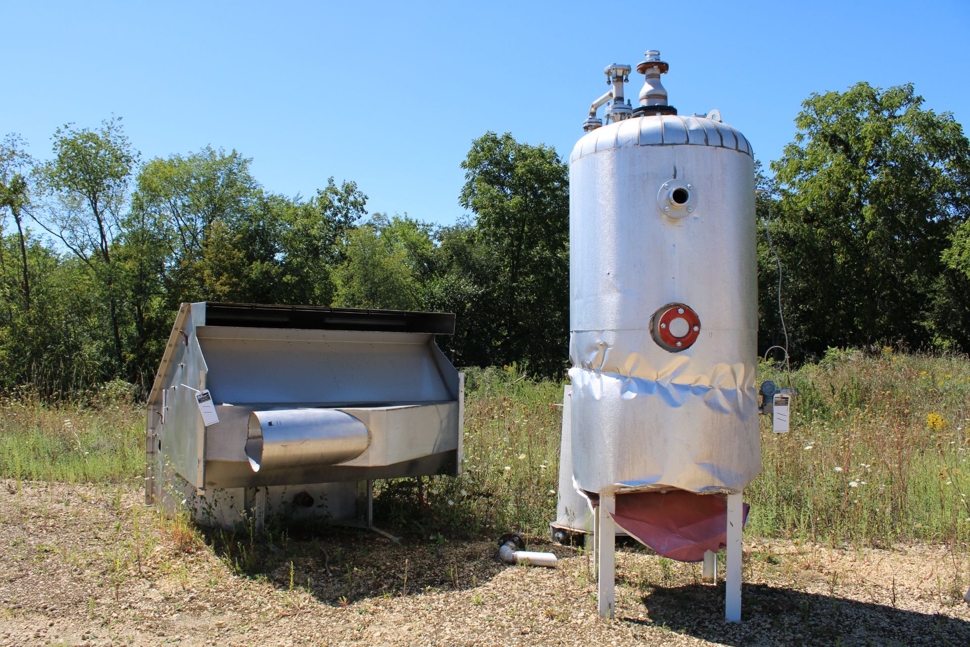 LOT- STAINLESS STEEL VESSEL, FLUID-QUIP GRAVITY SCREEN