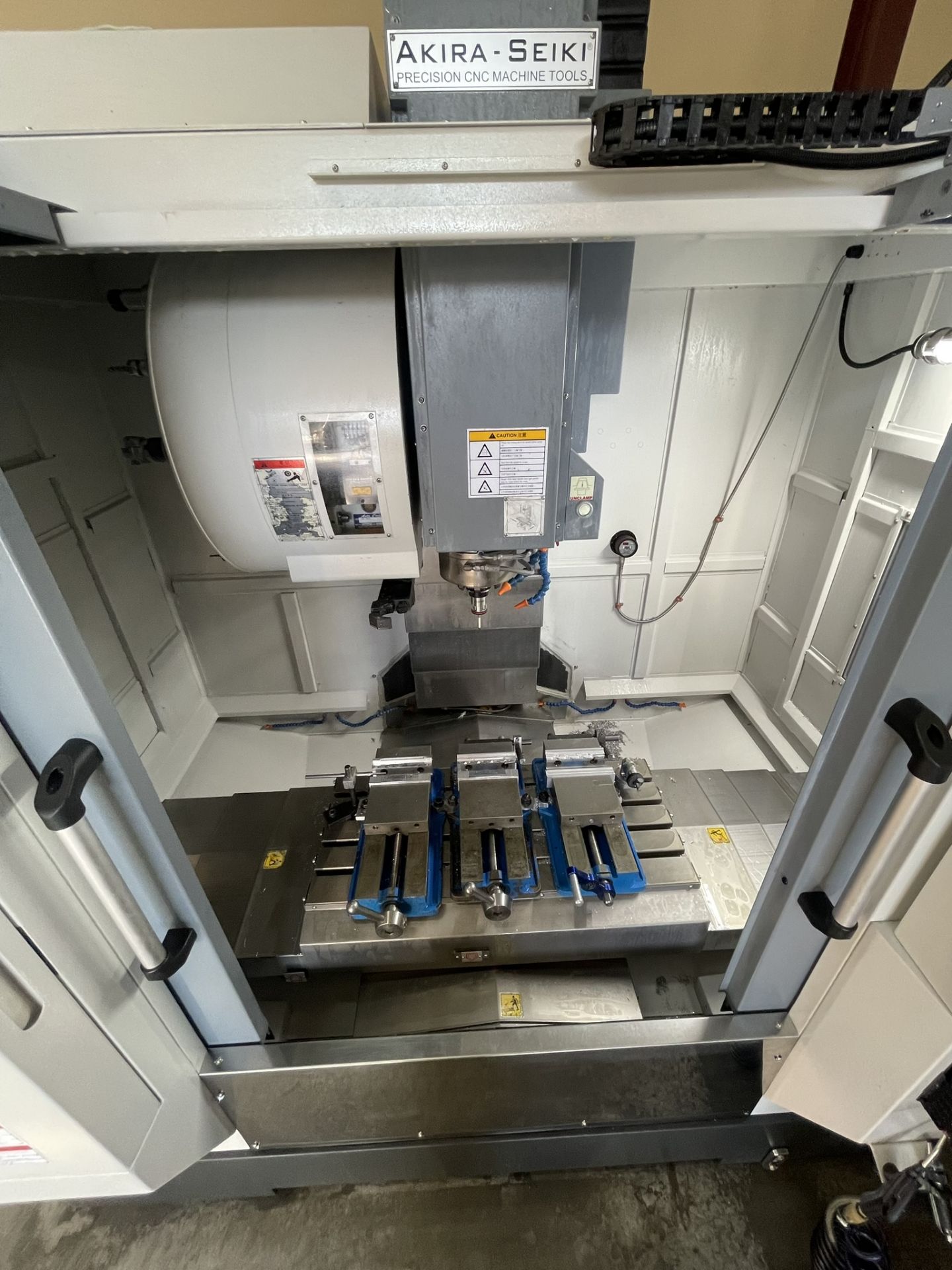 2021 Akira Seiki V2.5 XP CNC Vertical Machining Center - Image 17 of 20