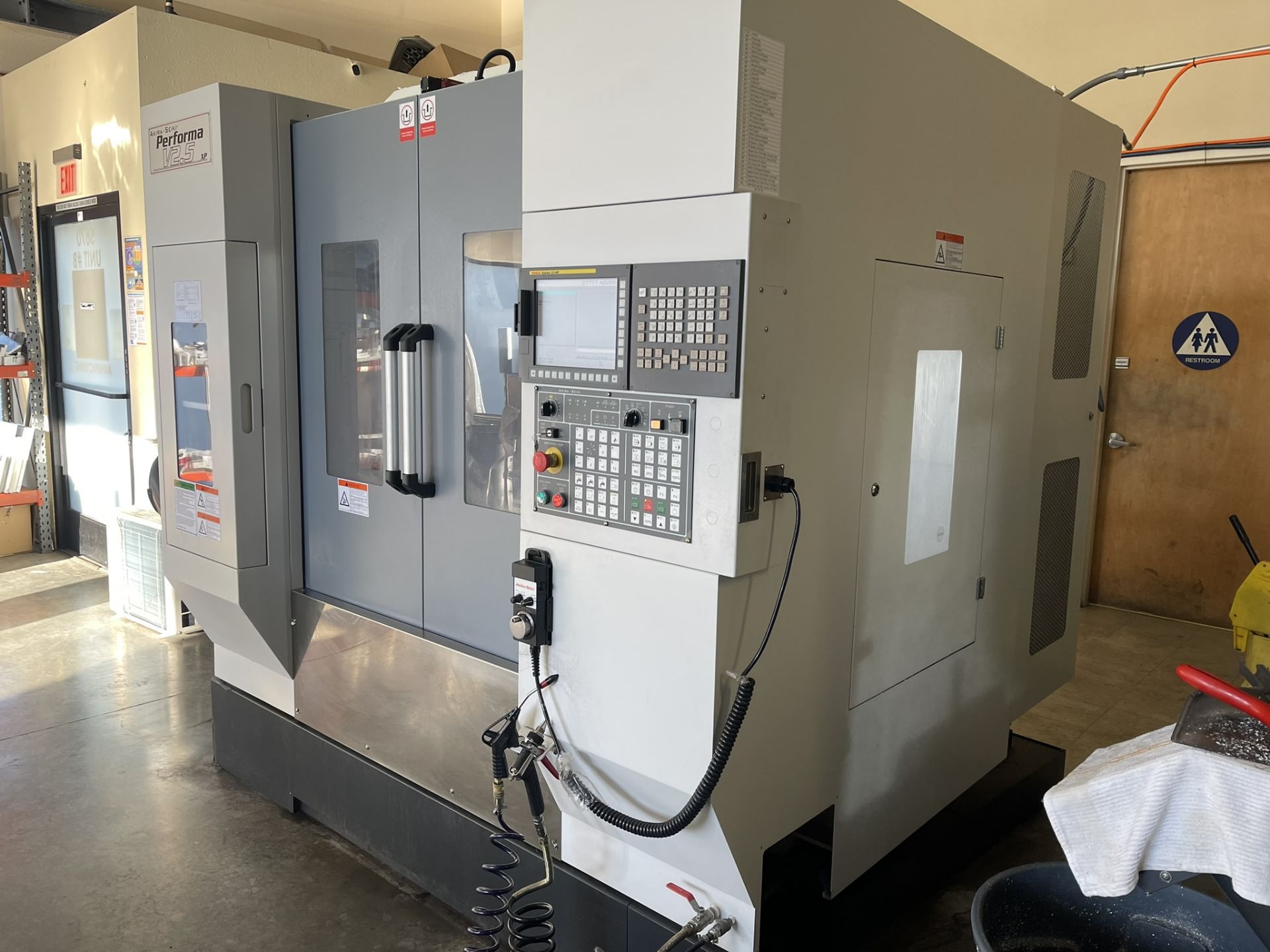 2021 Akira Seiki V2.5 XP CNC Vertical Machining Center - Image 11 of 20