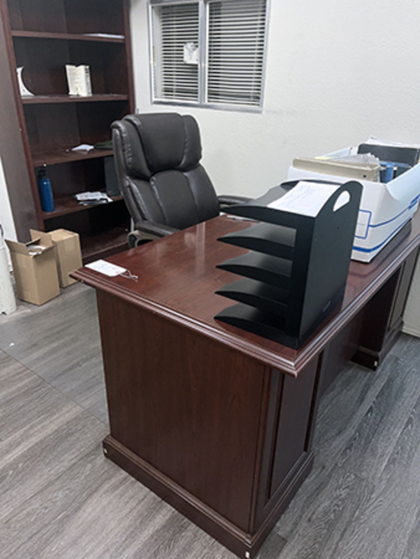 Executive Desk & Chair - Image 2 of 5