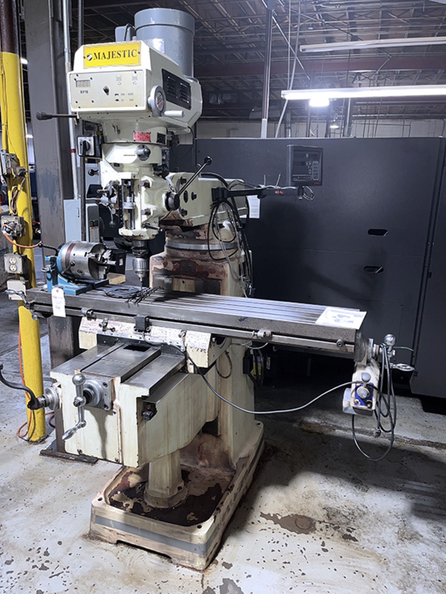 Majestic RM1054 V3 Vertical Milling Machine (2008) - Image 2 of 13