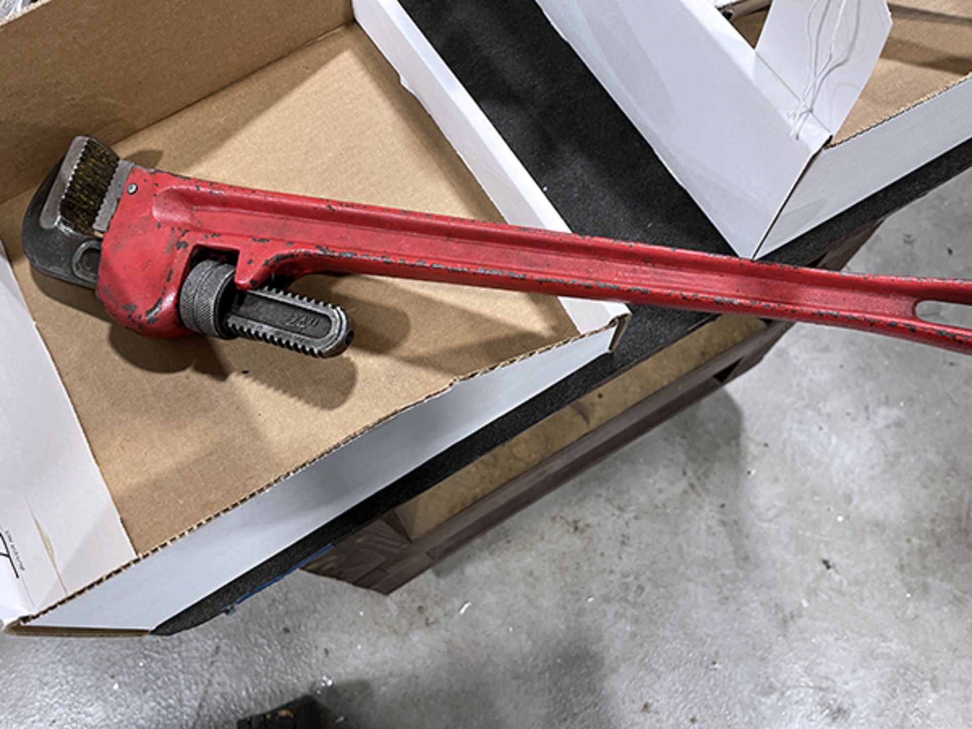 24" Heavy Duty Pipe Wrench - Image 3 of 4