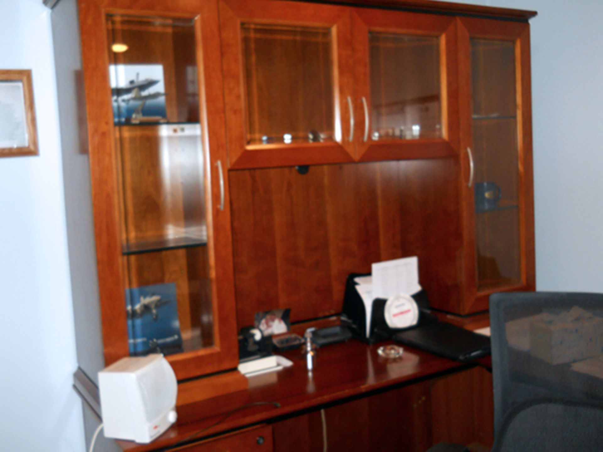 Executive Office, Desk, Chairs, Bookcase - Image 5 of 7