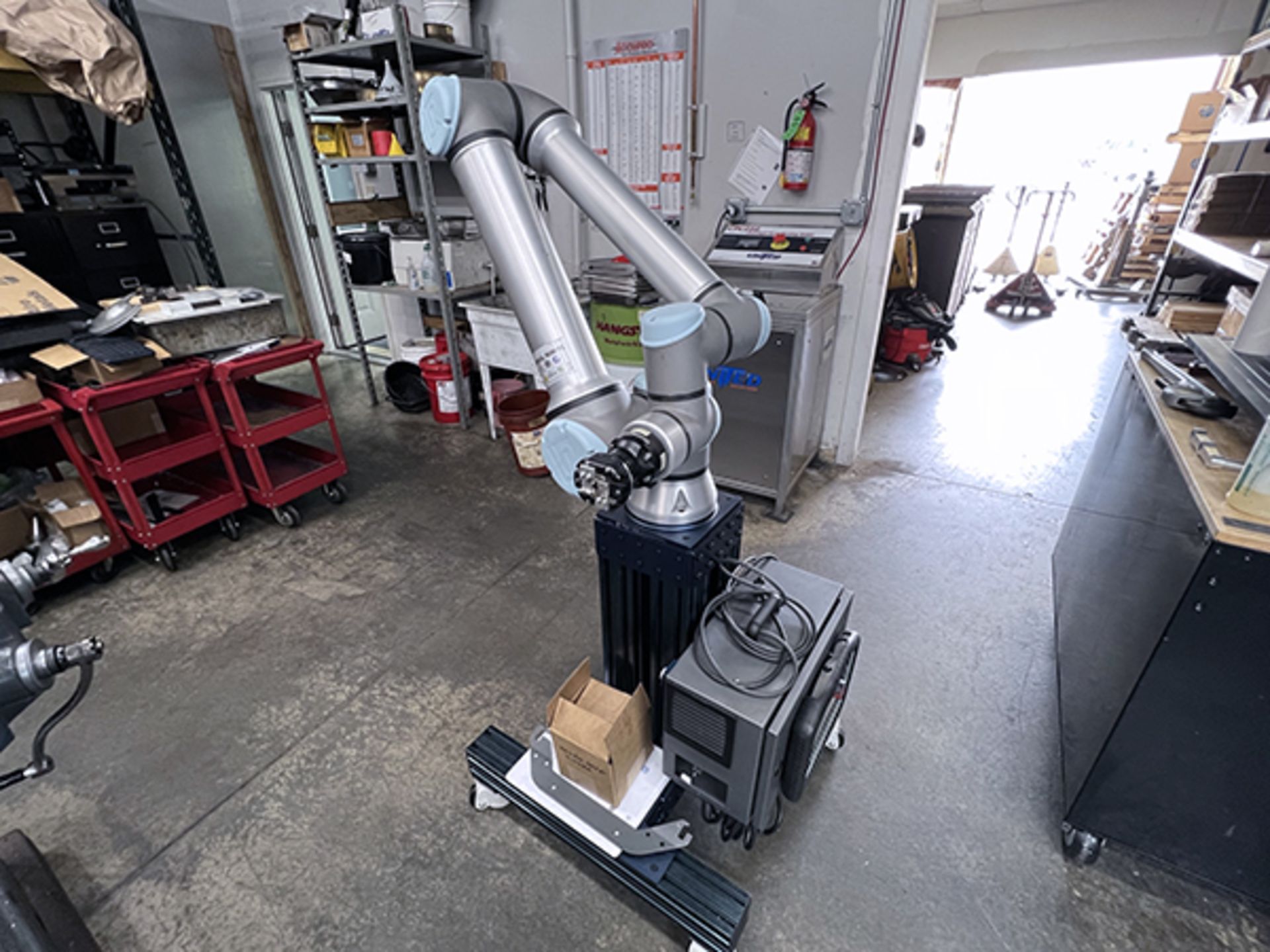 Universal Robot UR10e 6 Axis Robot (2019) - Image 4 of 12