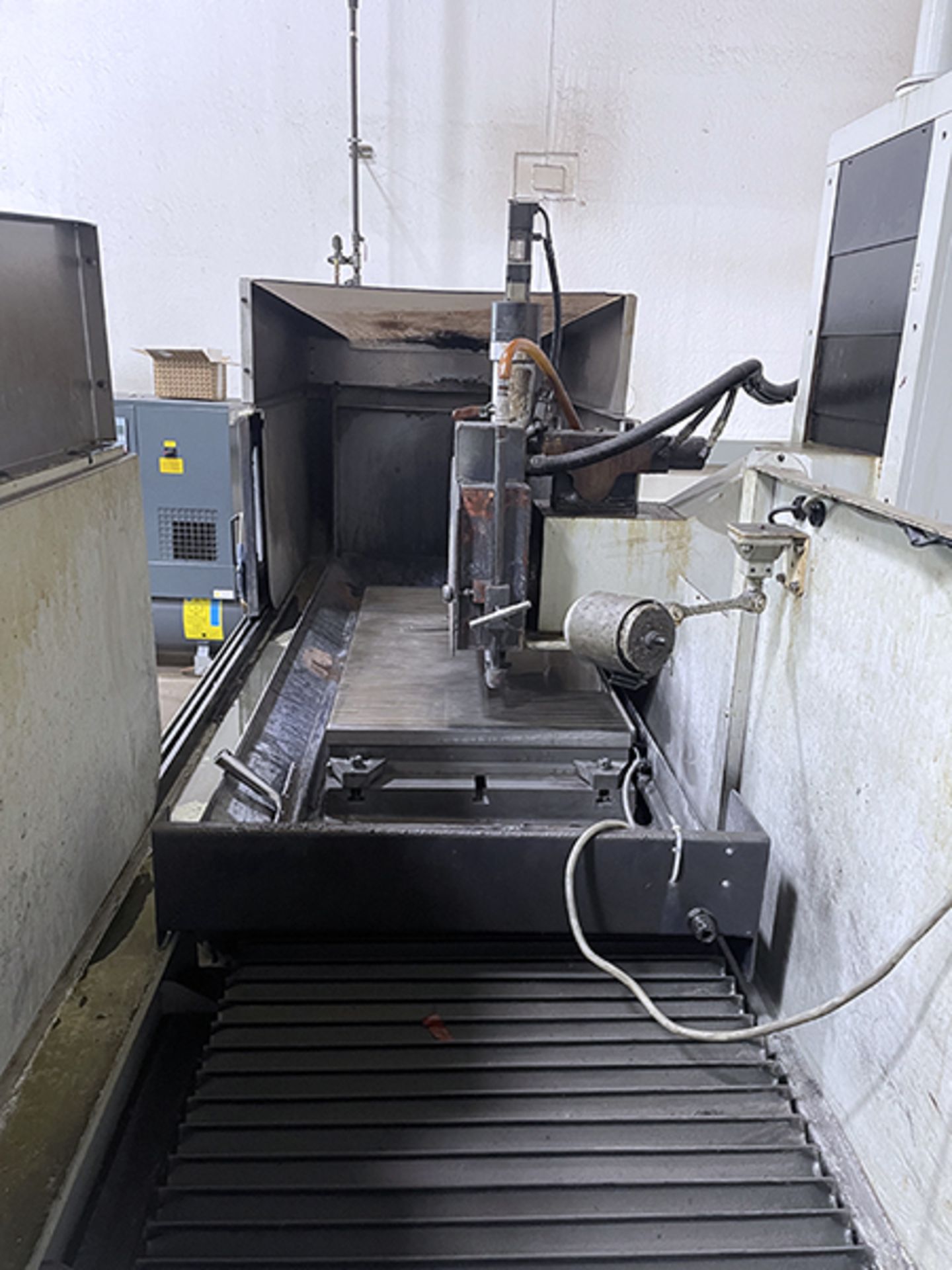 Willis 2040WMA2 Surface Grinder (2007) - Image 5 of 16