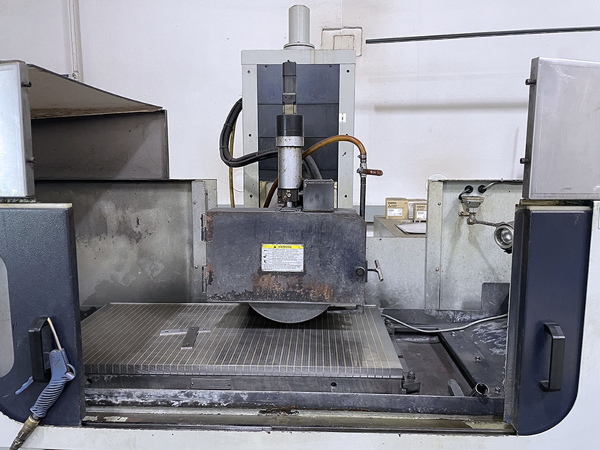 Willis 2040WMA2 Surface Grinder (2007) - Image 4 of 16