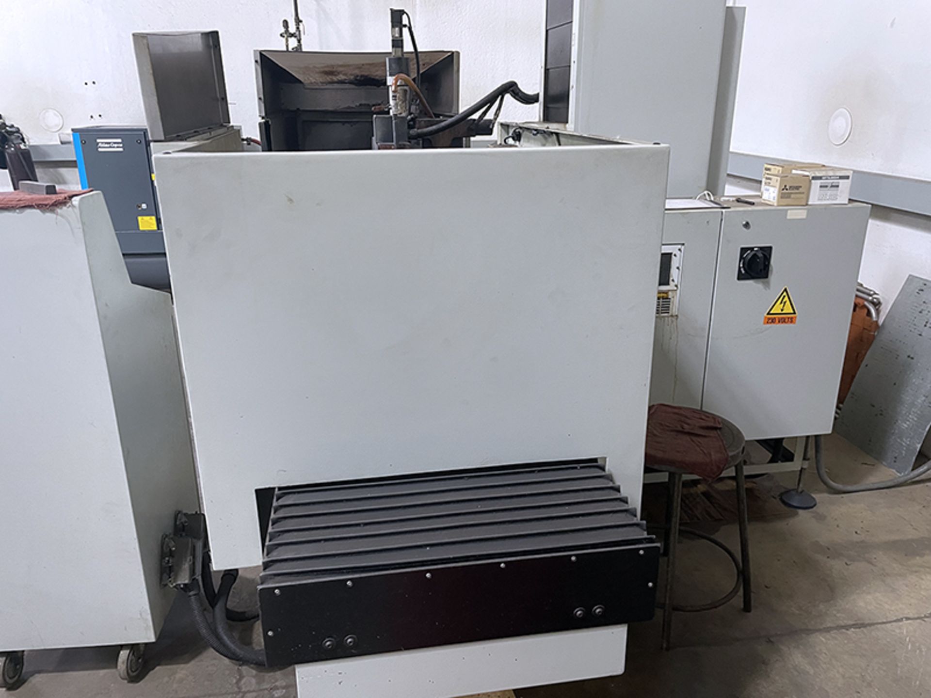 Willis 2040WMA2 Surface Grinder (2007) - Image 16 of 16