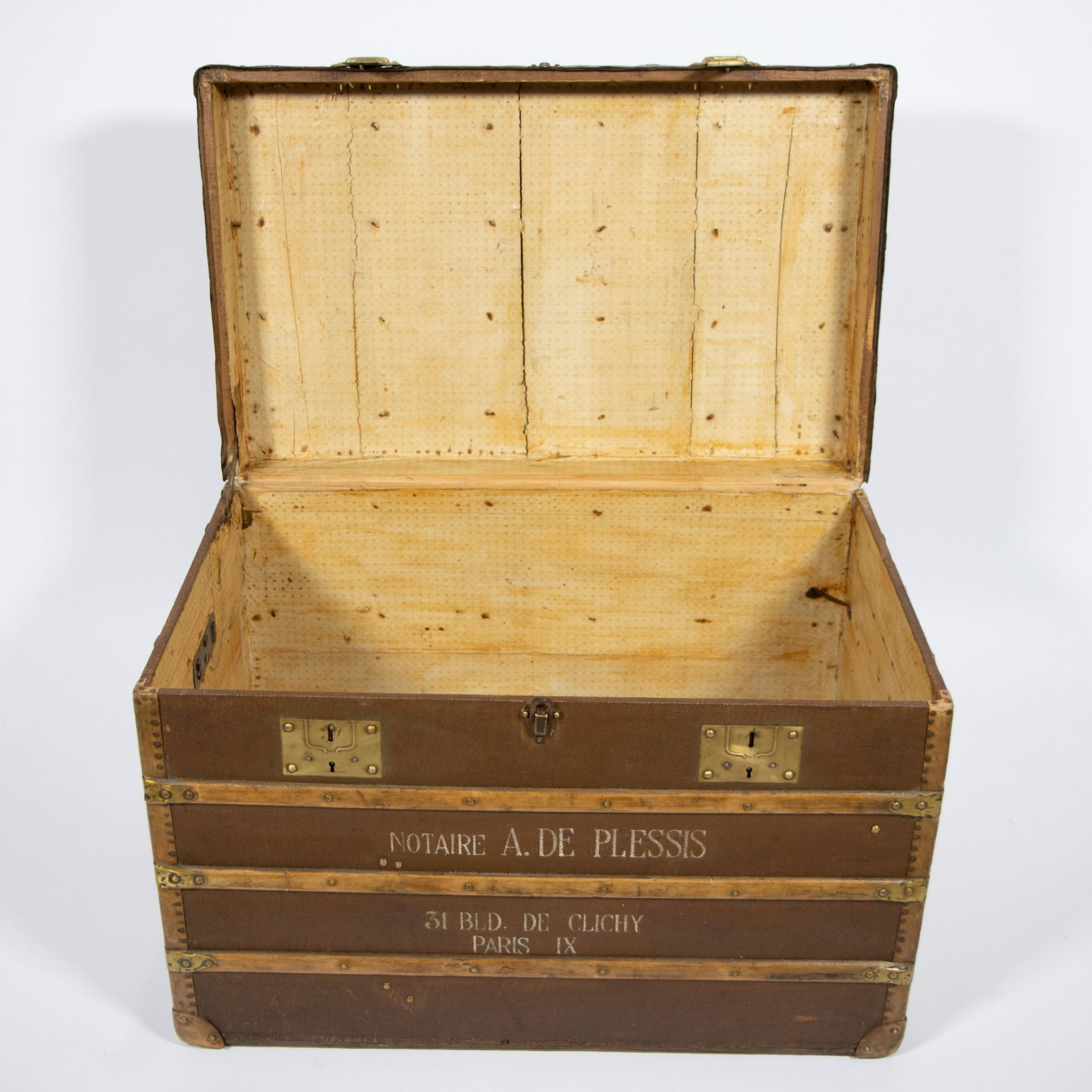 Large 19th century travel case Notaire A de Plessis, 31 BLD de Clichy Paris - Image 3 of 3