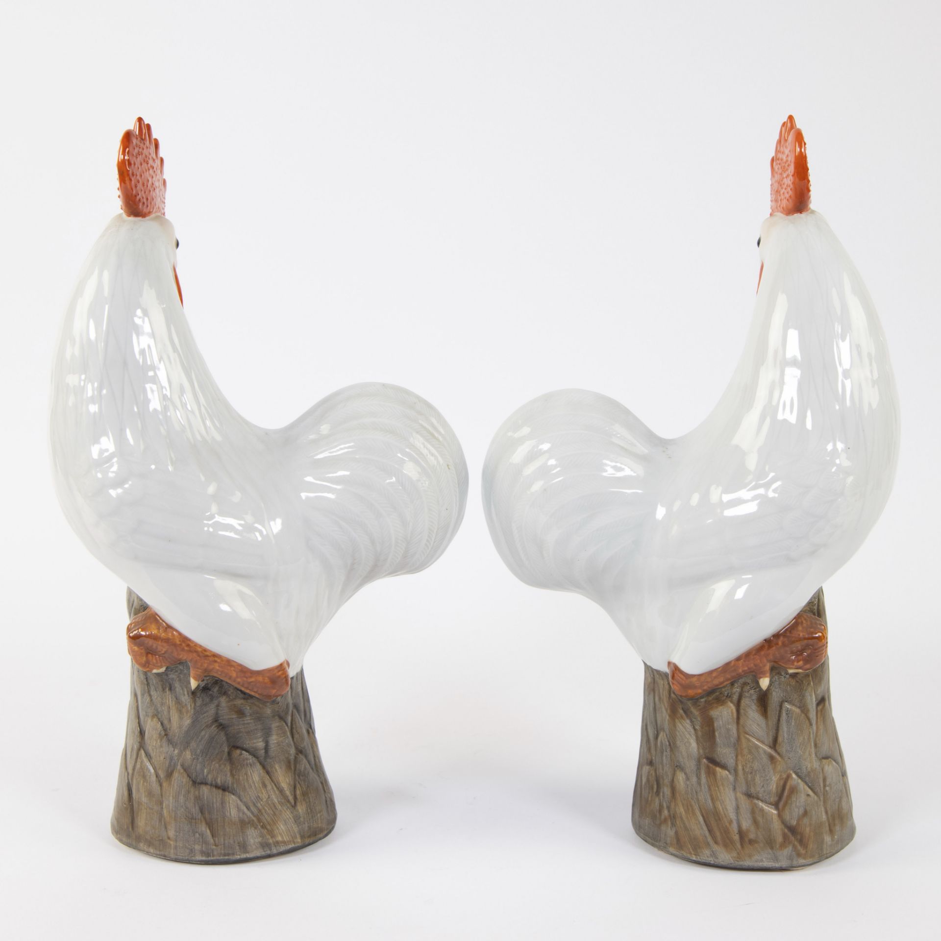 Pair of Chinese roosters in white ceramics, 20th century - Image 3 of 5