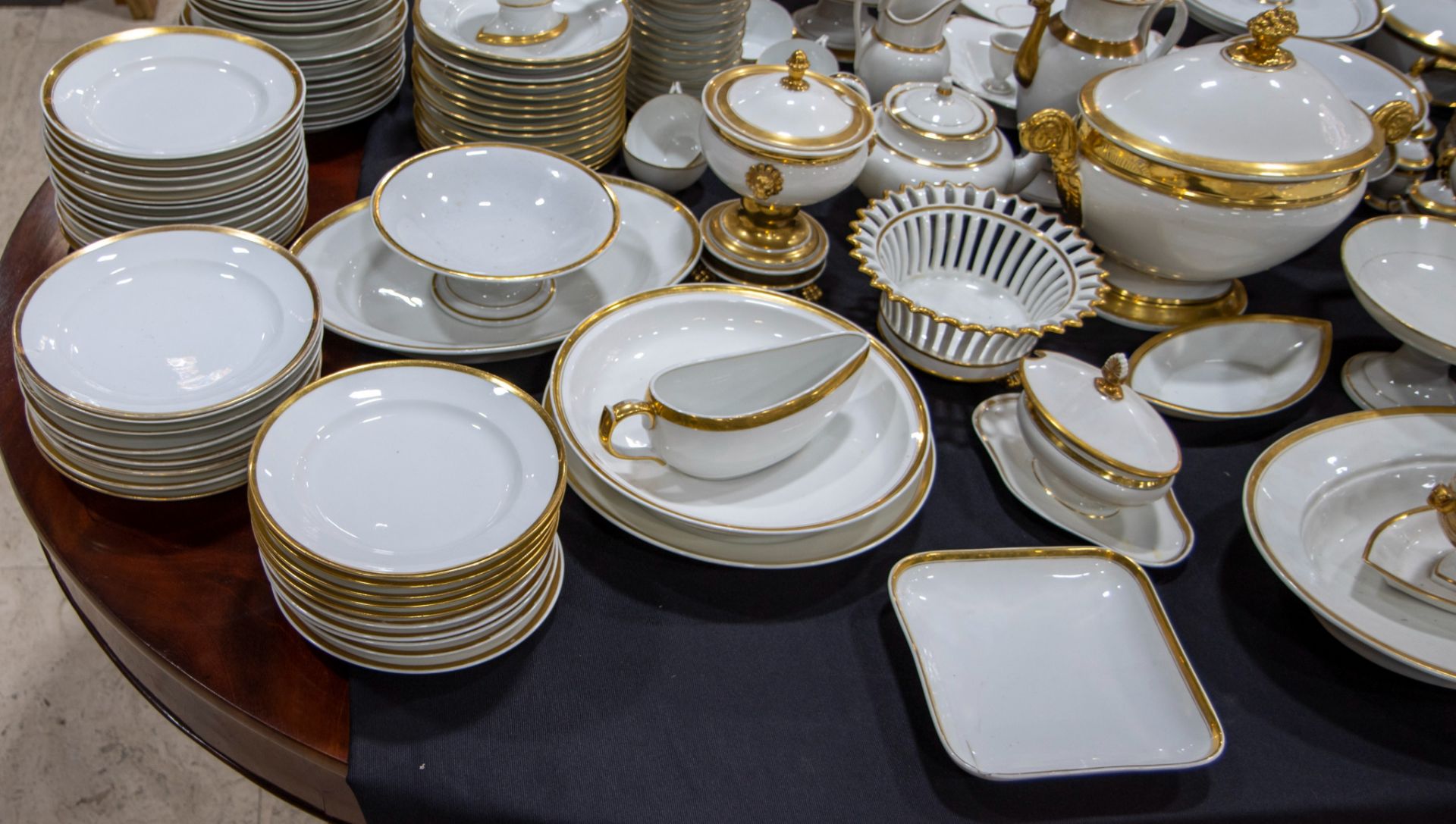 Porcelain dining and coffee service Empire and Empire style - Bild 5 aus 5