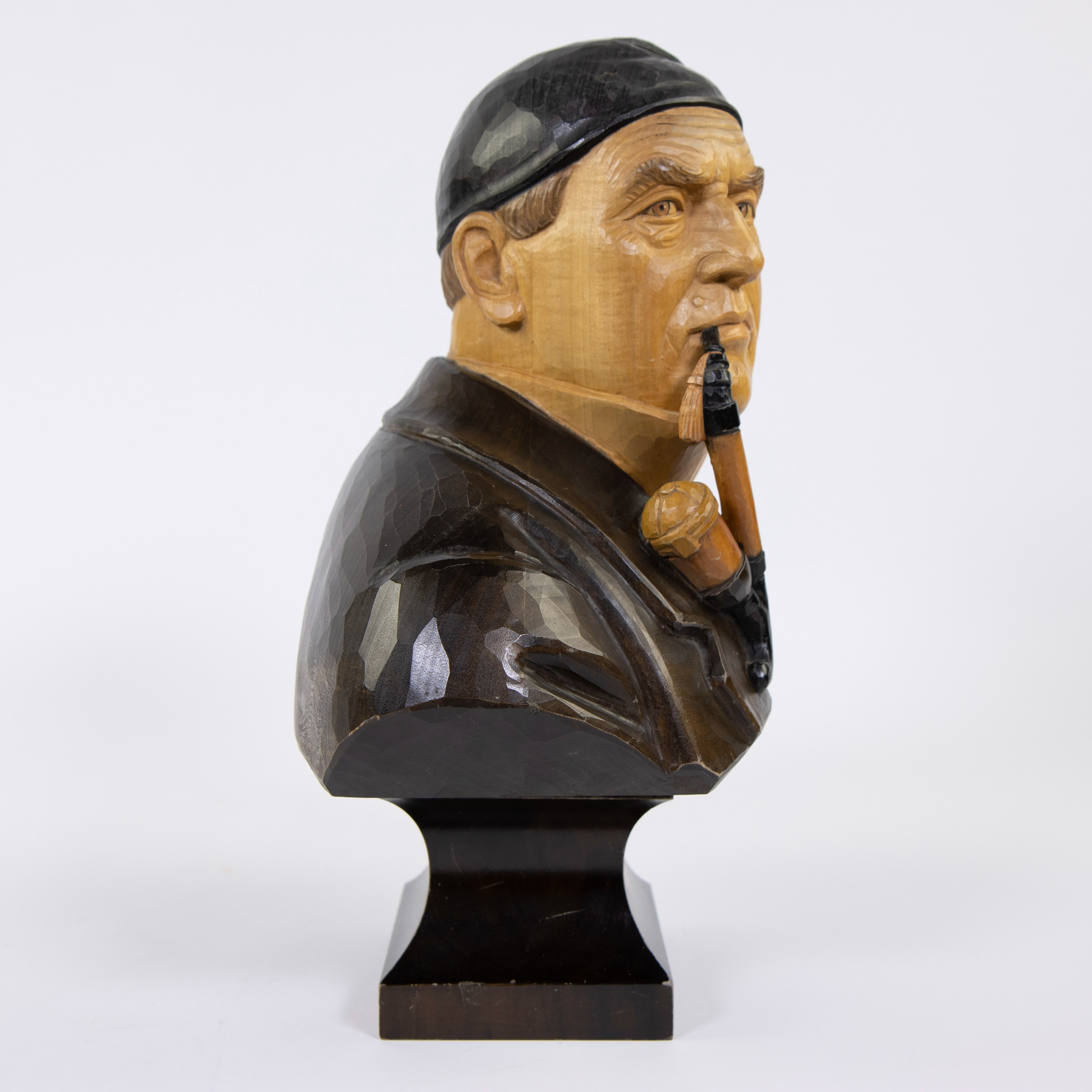 Polychrome wooden bust of a pipe-smoking man, Black Forest, signed Max Huggler. - Image 5 of 5