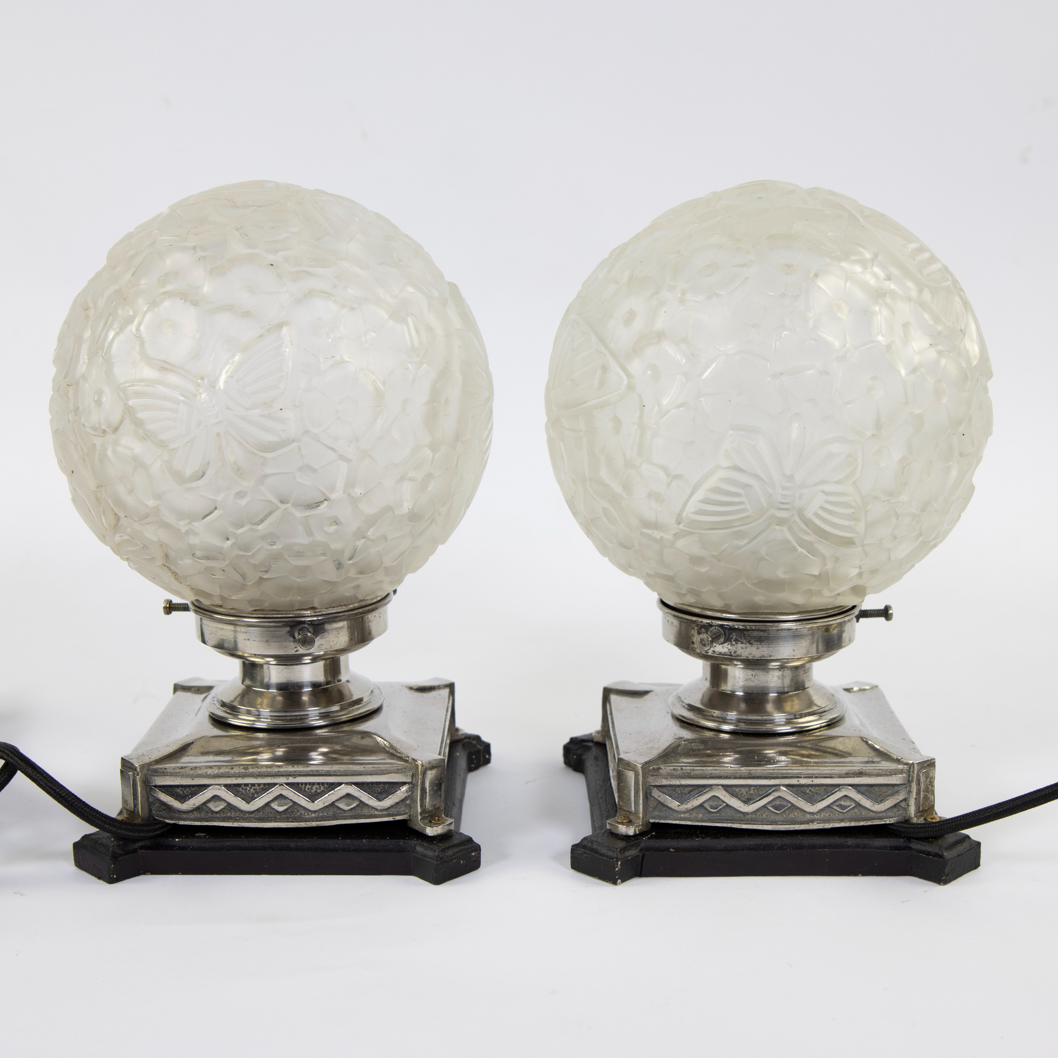 Pair of Art Deco table lamps in silver plated brass and glass balls with butterfly motif - Image 3 of 4