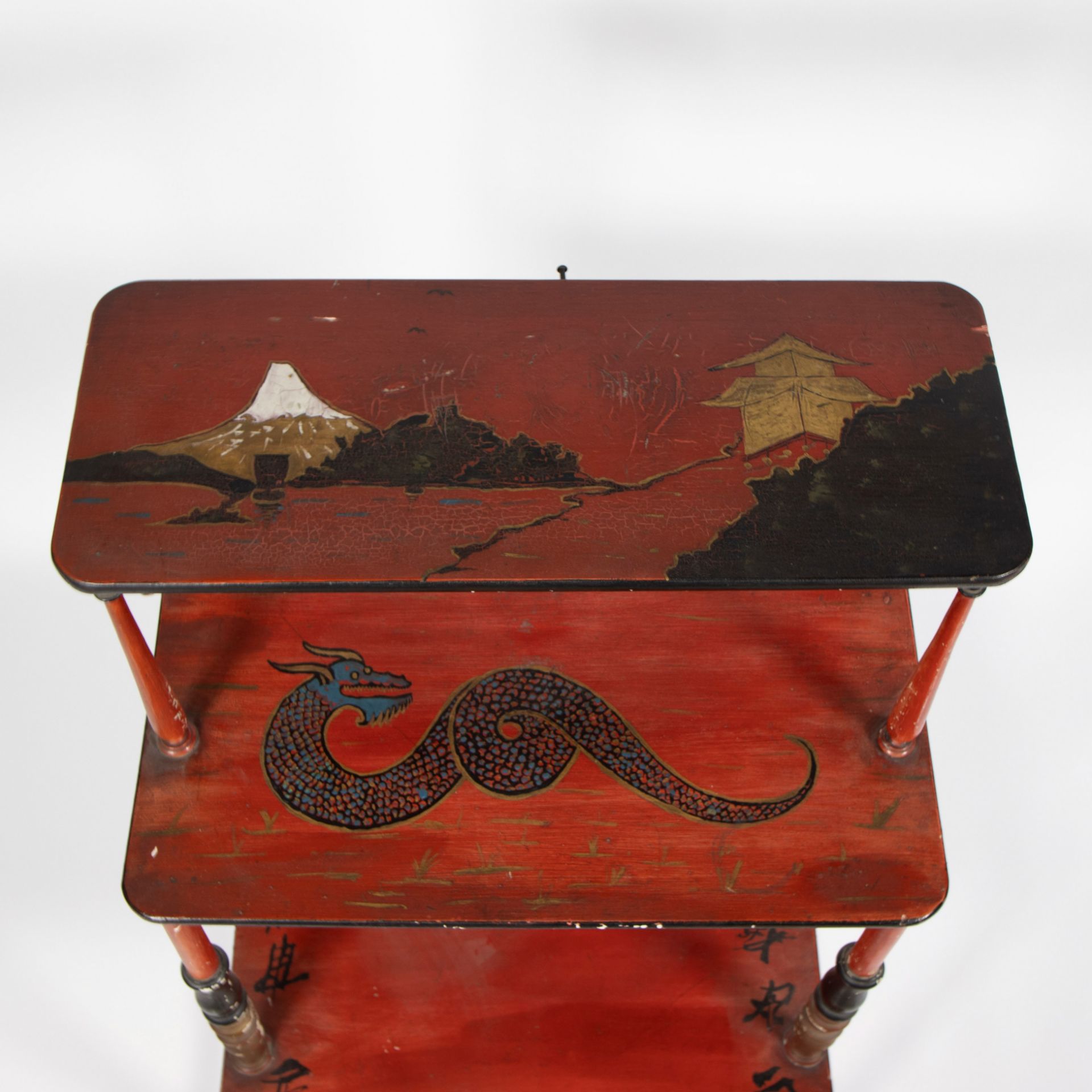 19th century Japanese étagère hand-painted with Mount Fuji and dragon decor. - Image 4 of 7