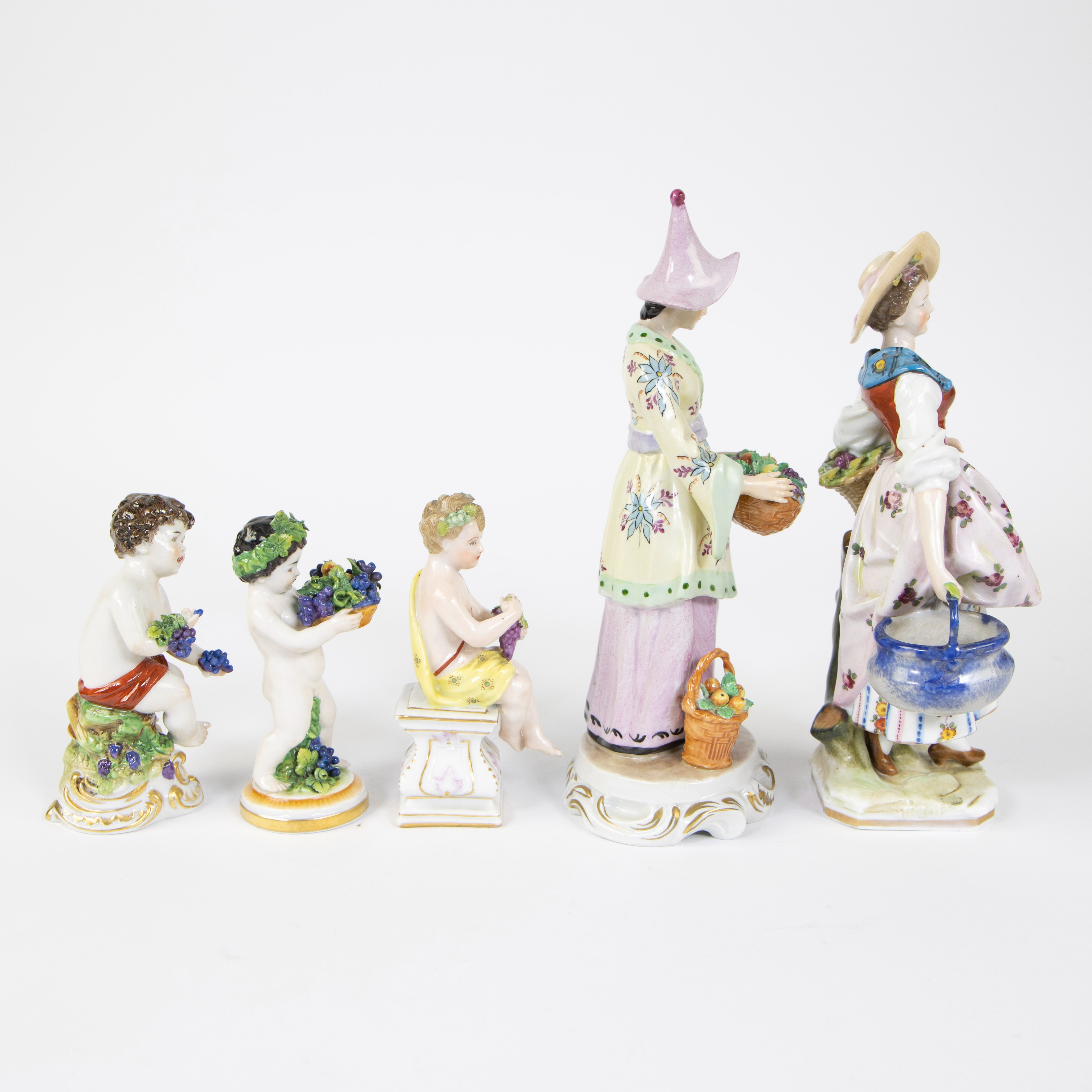 Large collection of porcelain figurines and 2 round lidded boxes (one of which is Sèvres) - Image 10 of 15