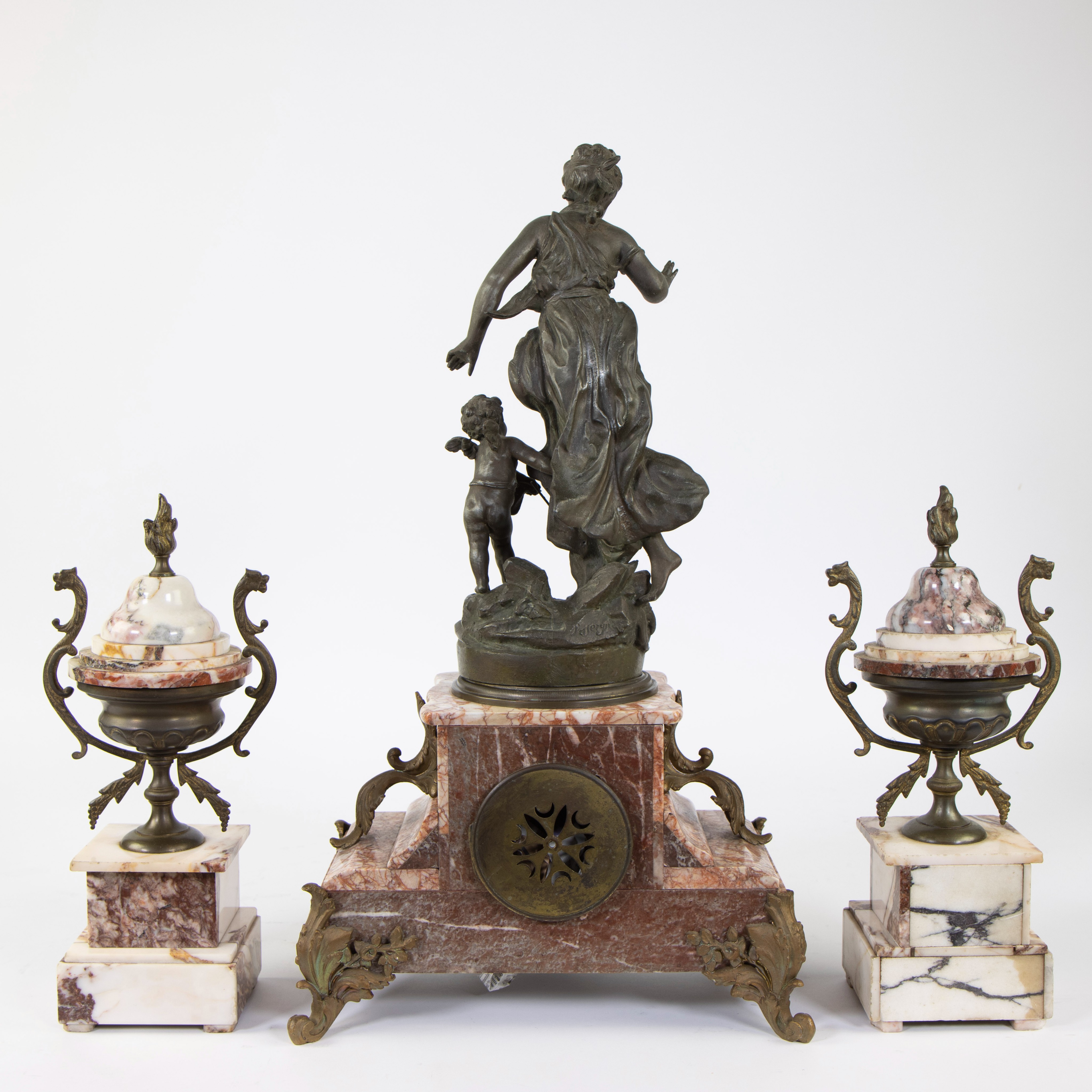 French 3 piece marble mantel clock, bronze Badinage, Hippolyte MOREAU, signed Savery, 19th century - Image 3 of 5