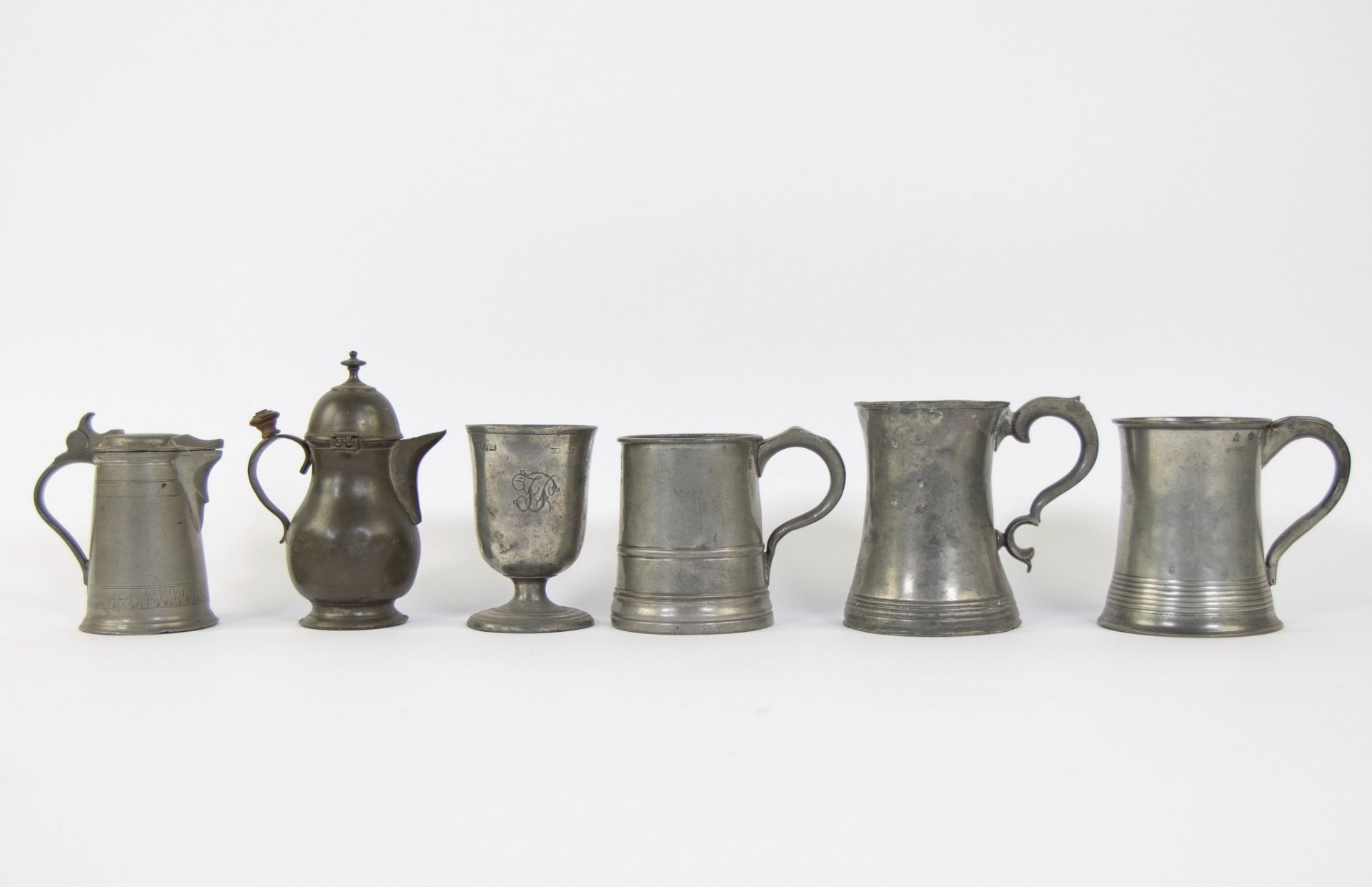 Large collection of pewter pitchers and beer pots, 18th/19th century - Image 2 of 10