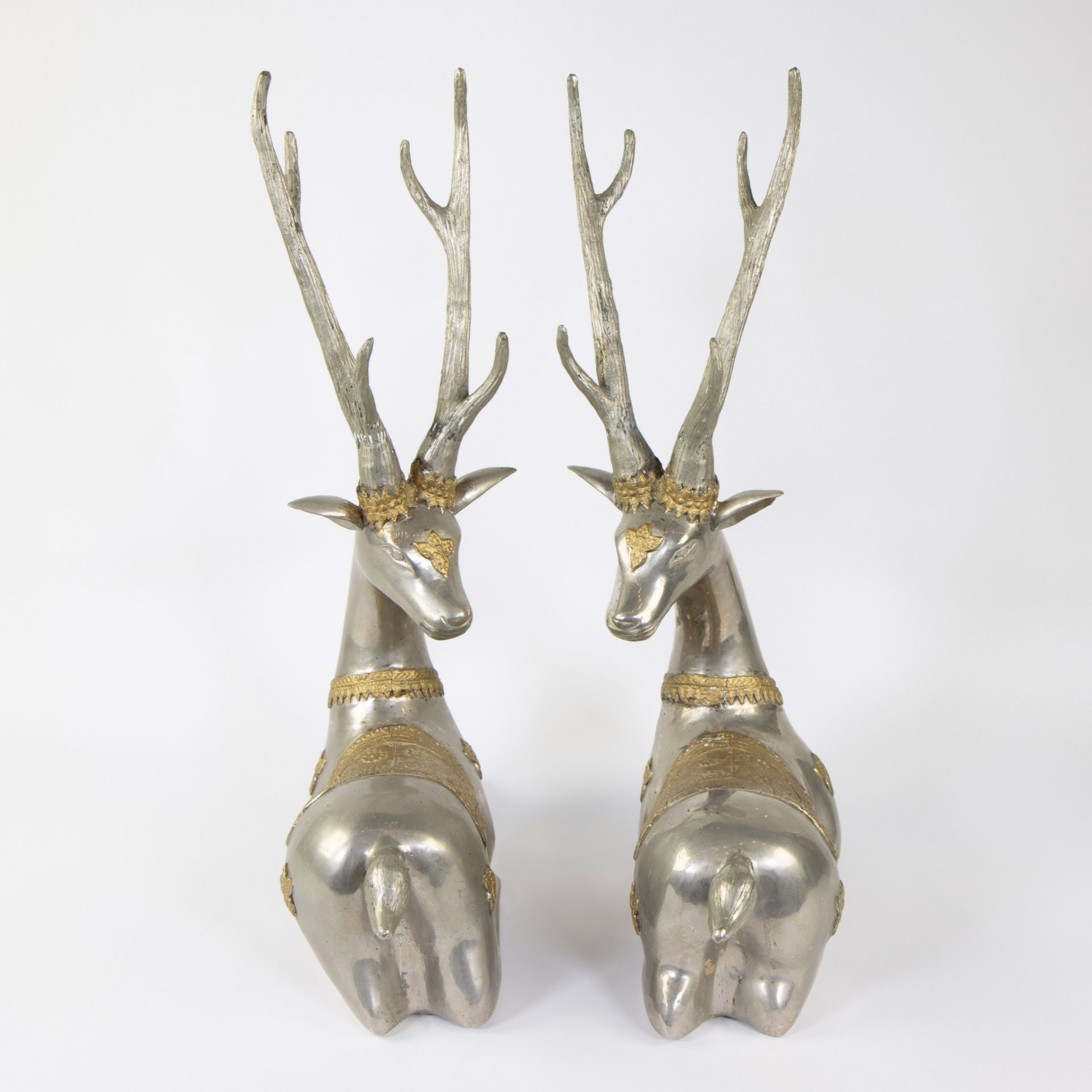 Pair of silver-plated and gilded deer in brass - Image 4 of 5