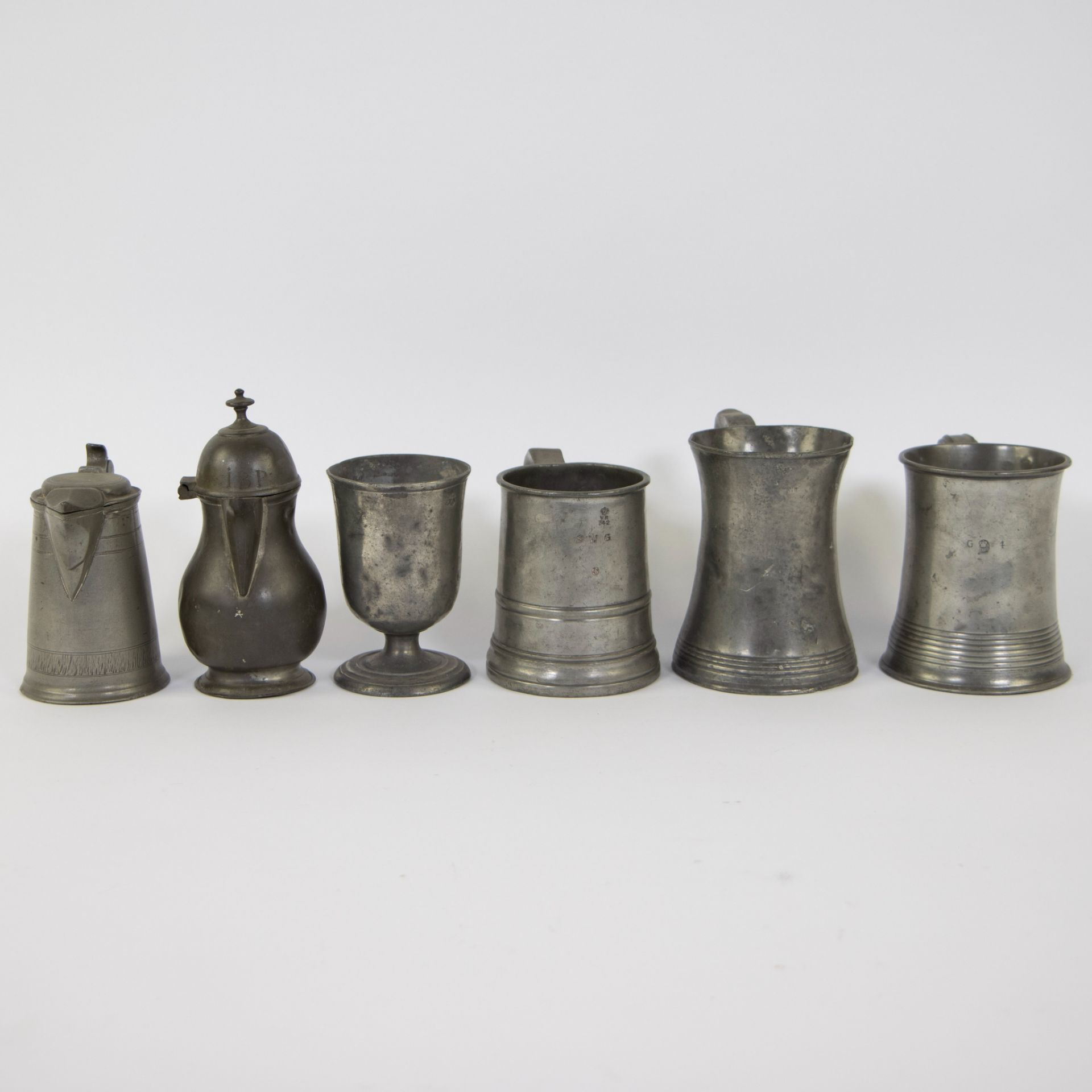 Large collection of pewter pitchers and beer pots, 18th/19th century - Image 3 of 10