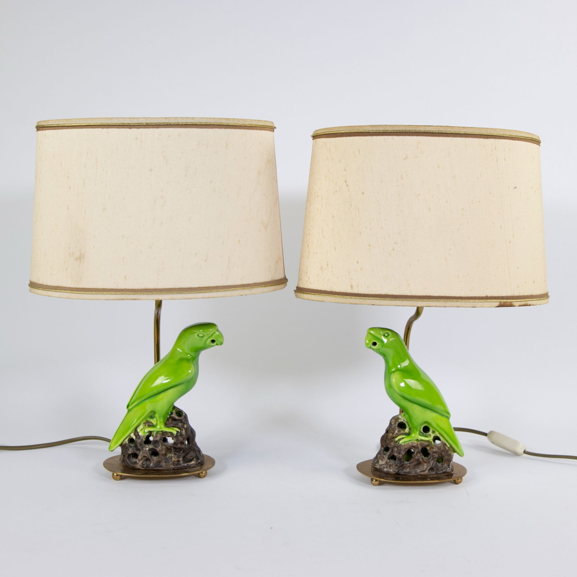 Pair of lampadaires with green glazed parrots, 1970s