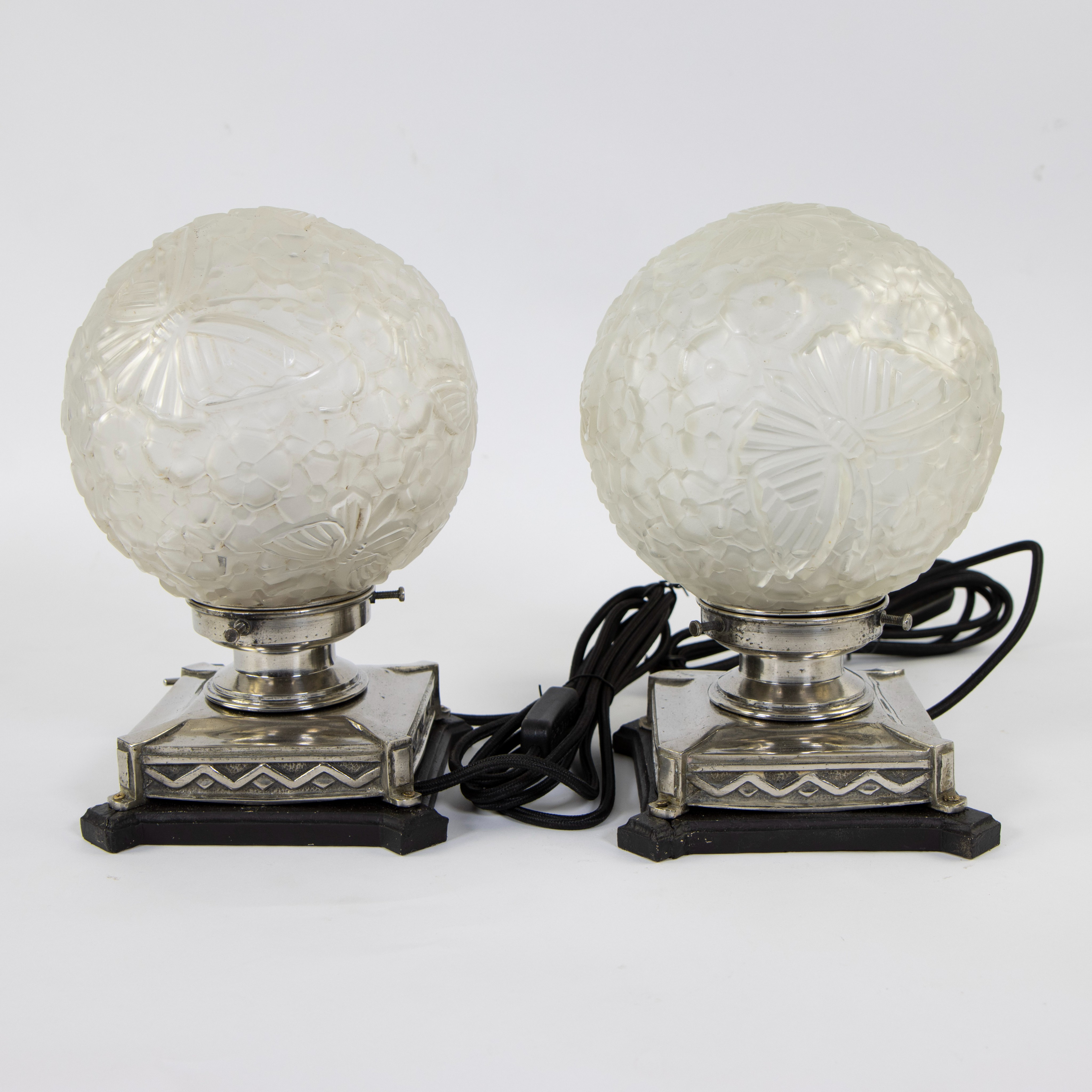 Pair of Art Deco table lamps in silver plated brass and glass balls with butterfly motif - Image 2 of 4