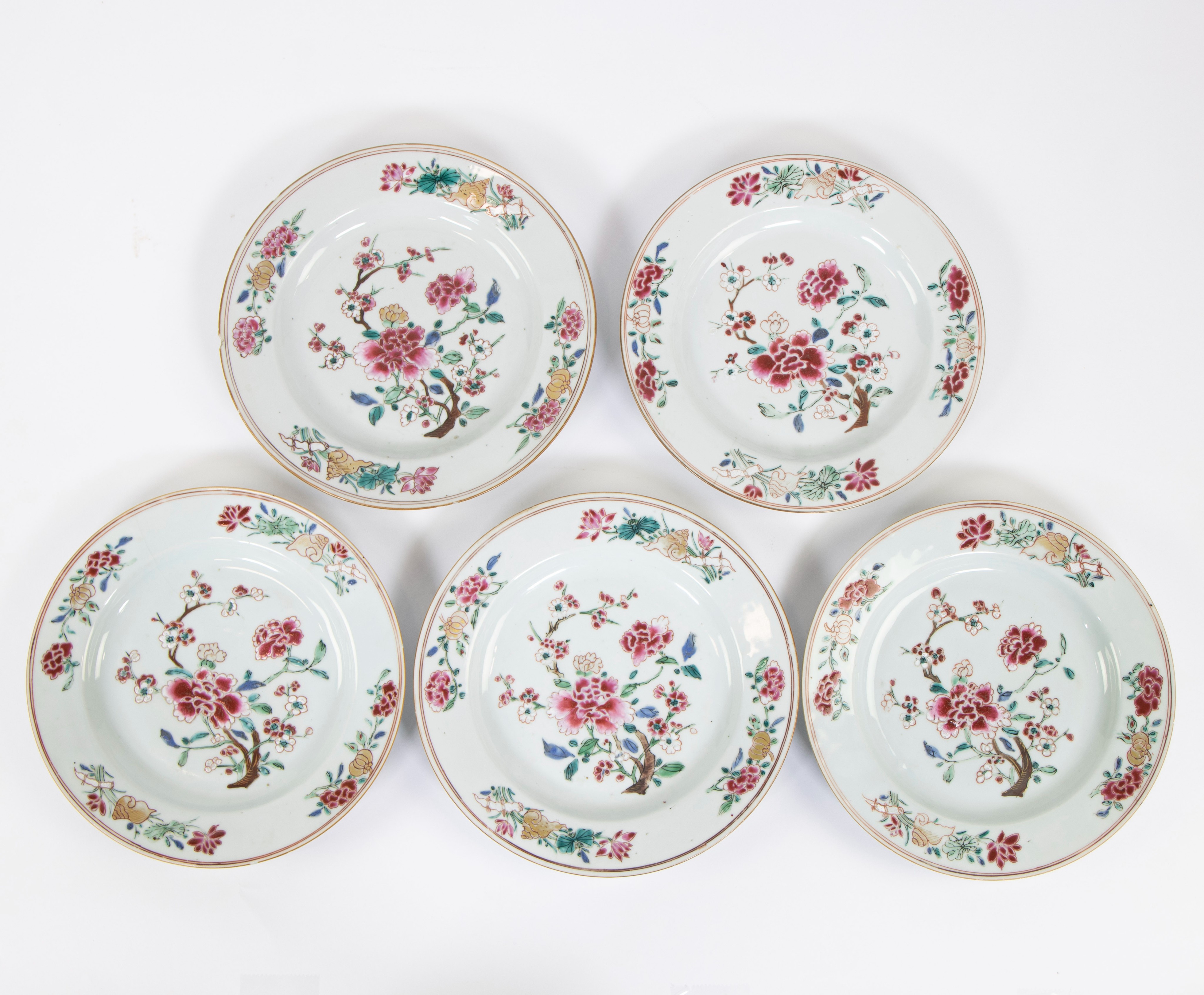 Lot of 5 Chinese famille rose plates, 18th century