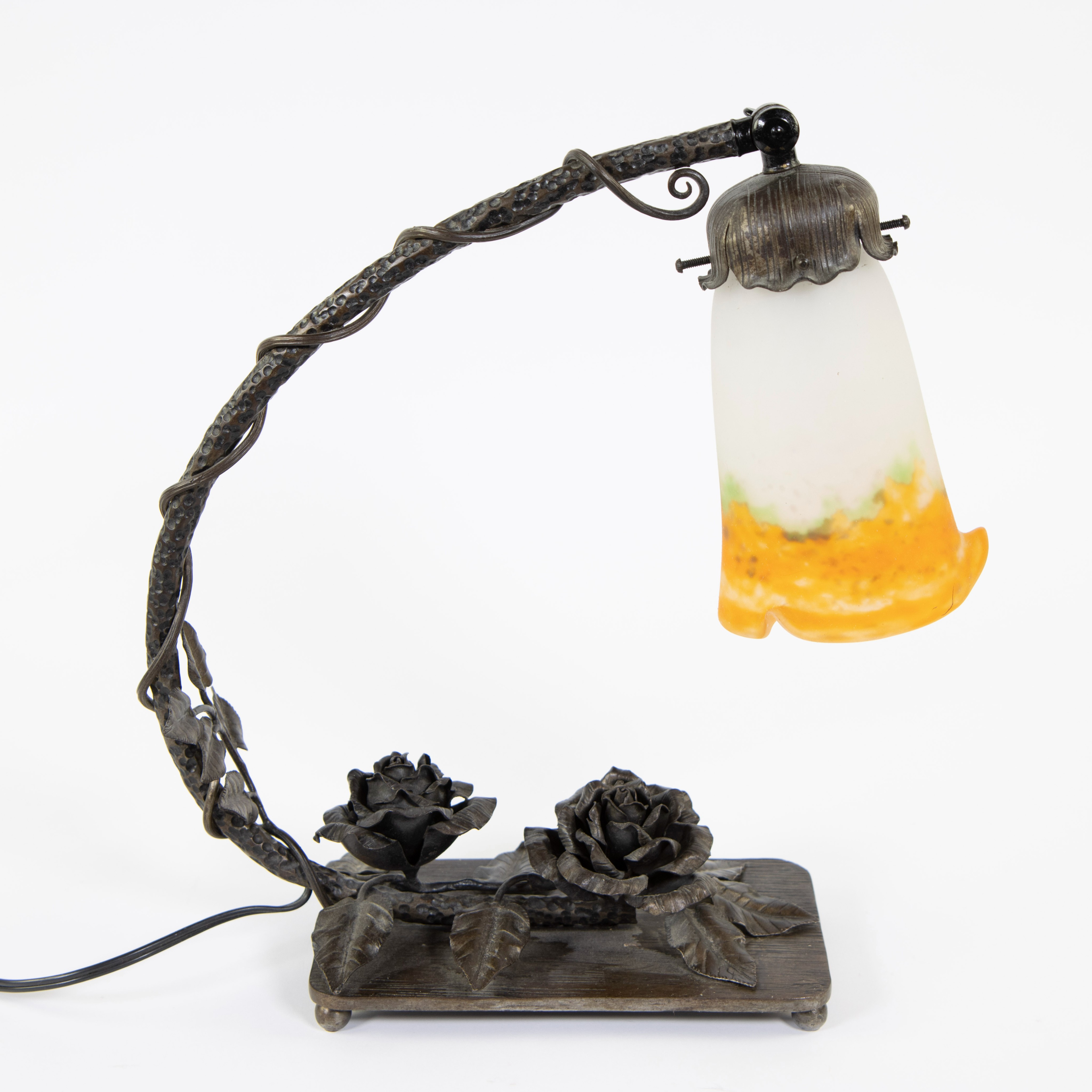 Art Deco table lamp in wrought iron with glass paste shade, circa 1920 - Image 3 of 4