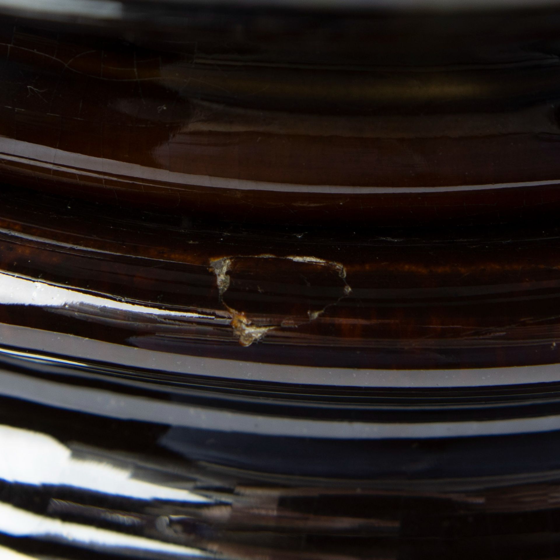 Jardiniere en barbotine glazed ceramic decorated with snails and grapes, marked - Image 6 of 6