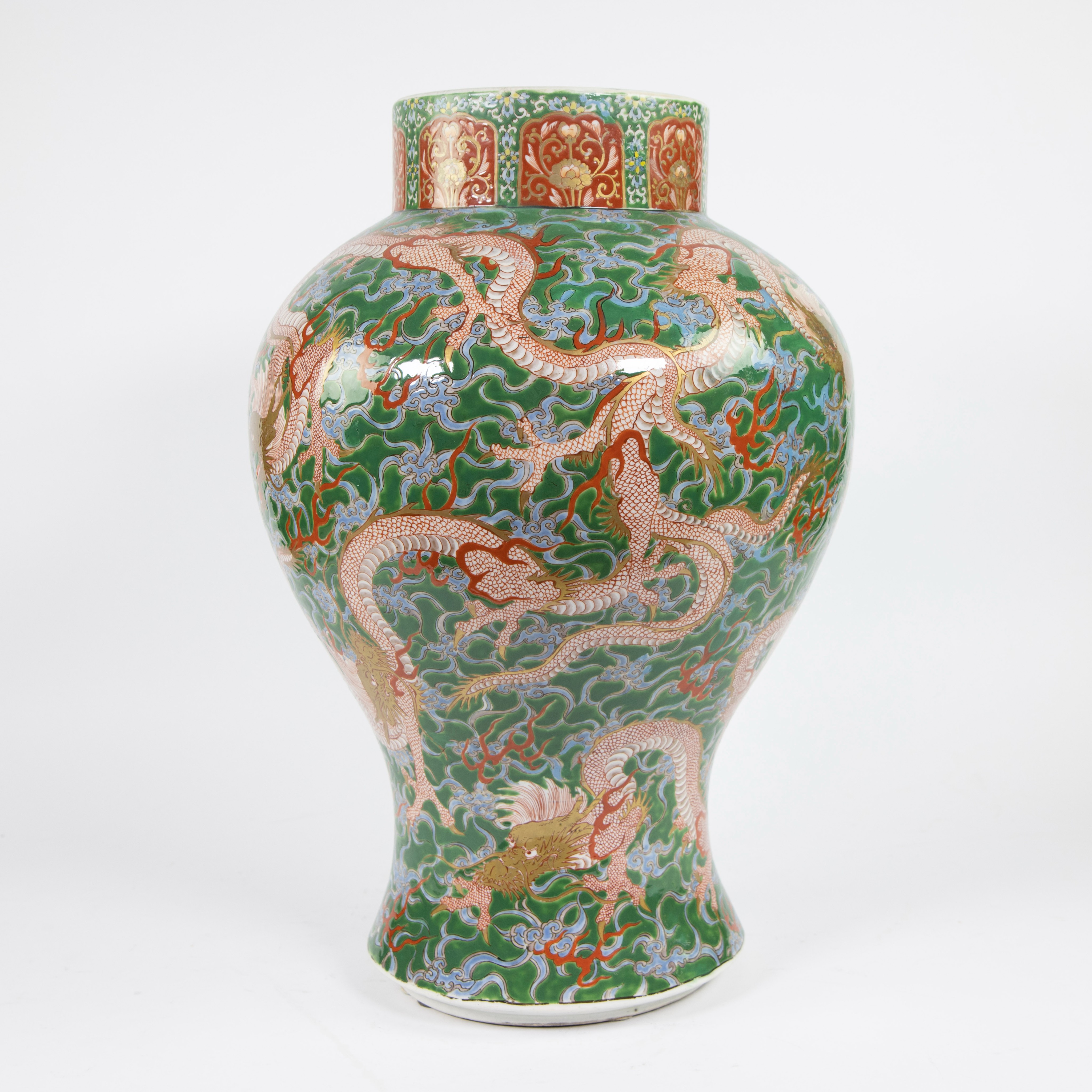 Chinese/Japanese vase marked Chenghua, Guangxu period, late 19th century - Image 2 of 6