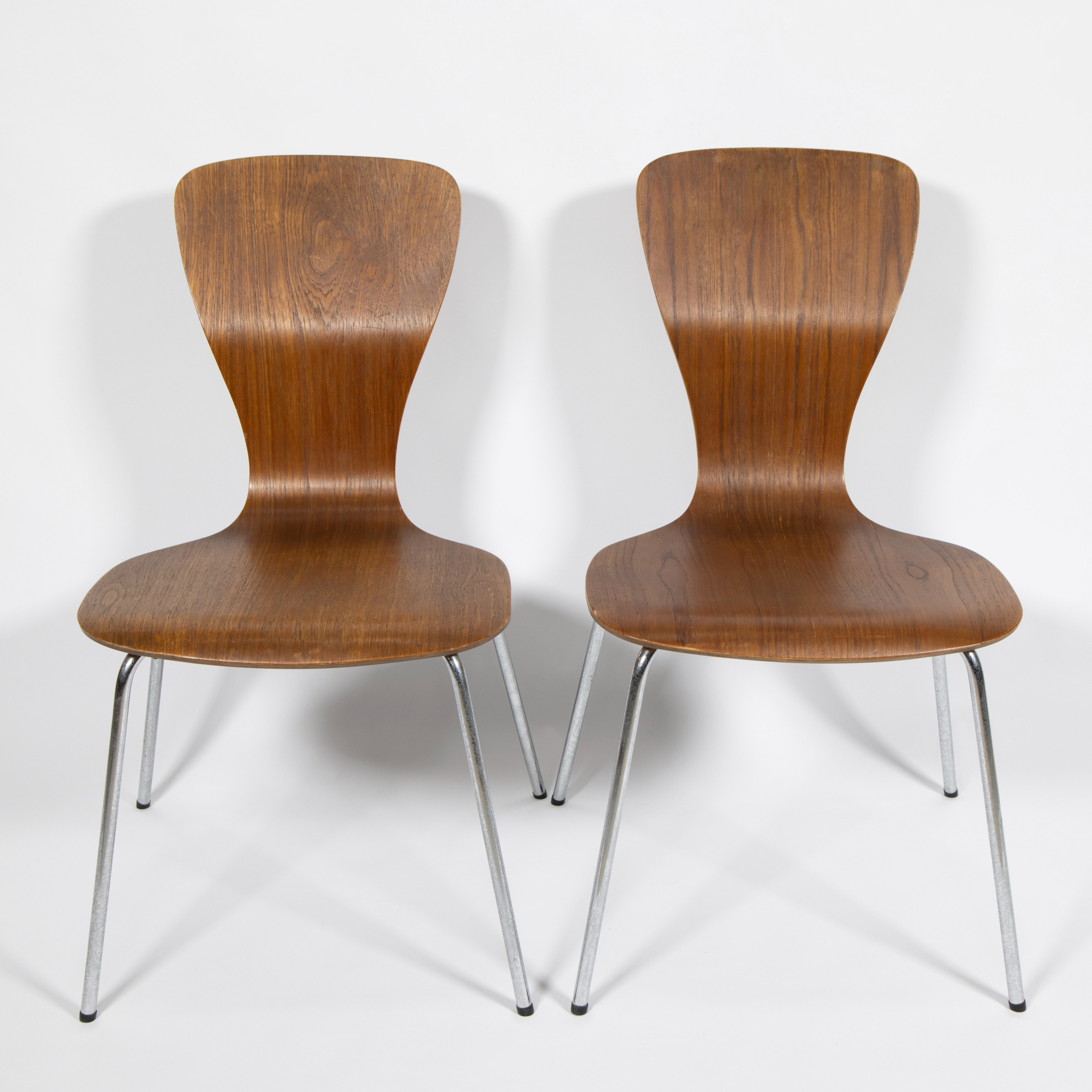 Tapio Wirkkala (Finland, 1915-1985), a pair of vintage chairs model 9019