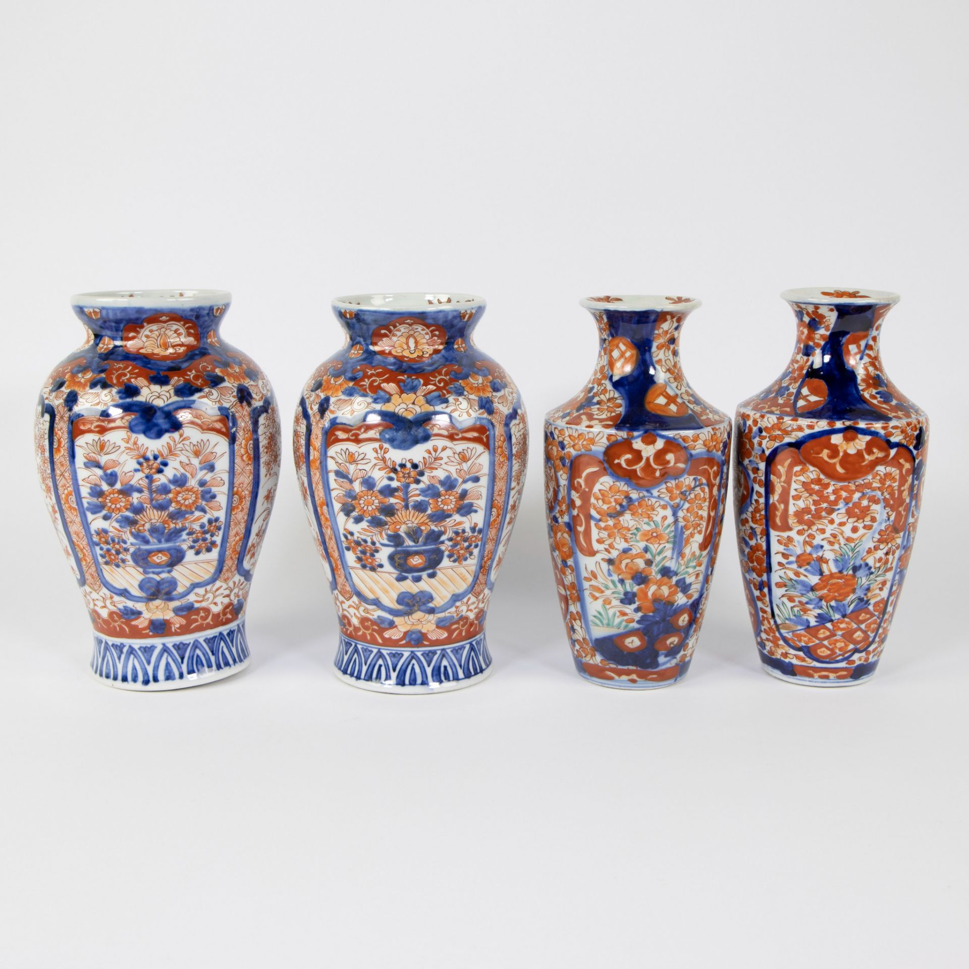 2 pairs of Japanese Imari vases, 19th century