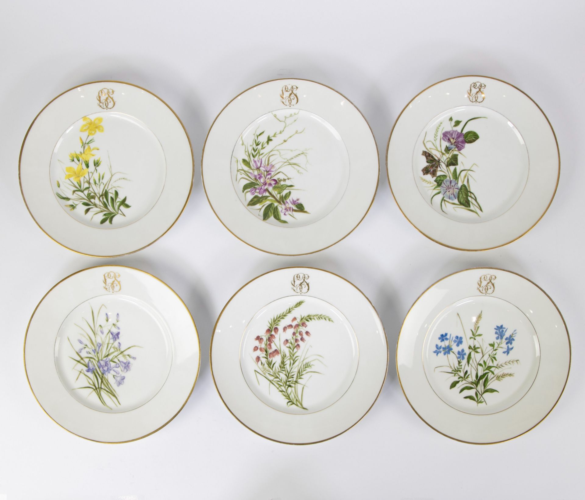 Set of 9 Limoges plates with hand-painted floral decor, with decorated initials, 19th century. - Bild 2 aus 4