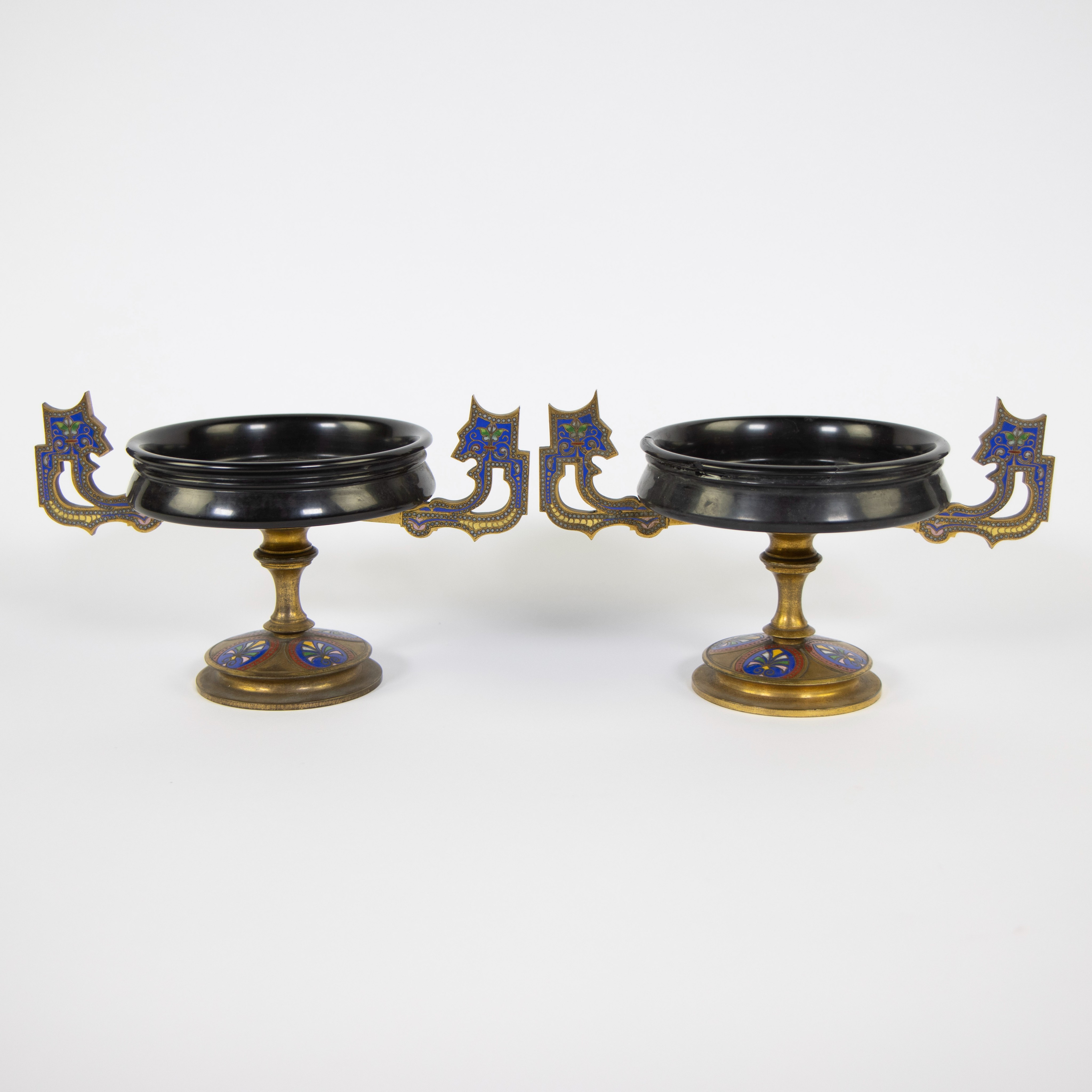 Pair of mantel pieces, bowl in blue and enamel on gilt bronze on foot, Paris late 19th century