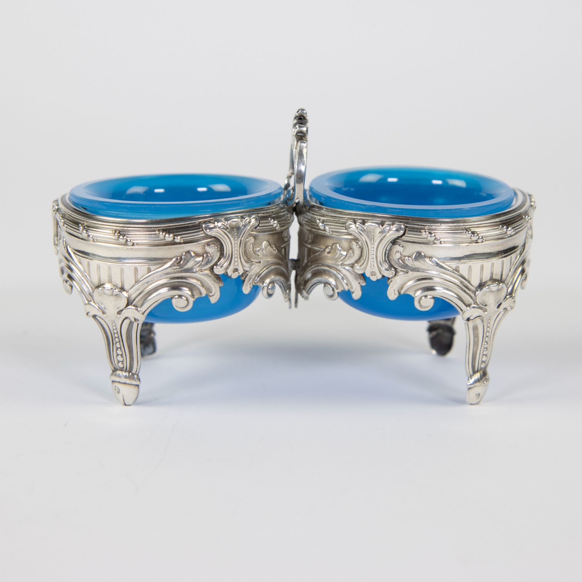 Silver salt cellar with light blue glass compartments, Mons, 18th century - Image 3 of 6