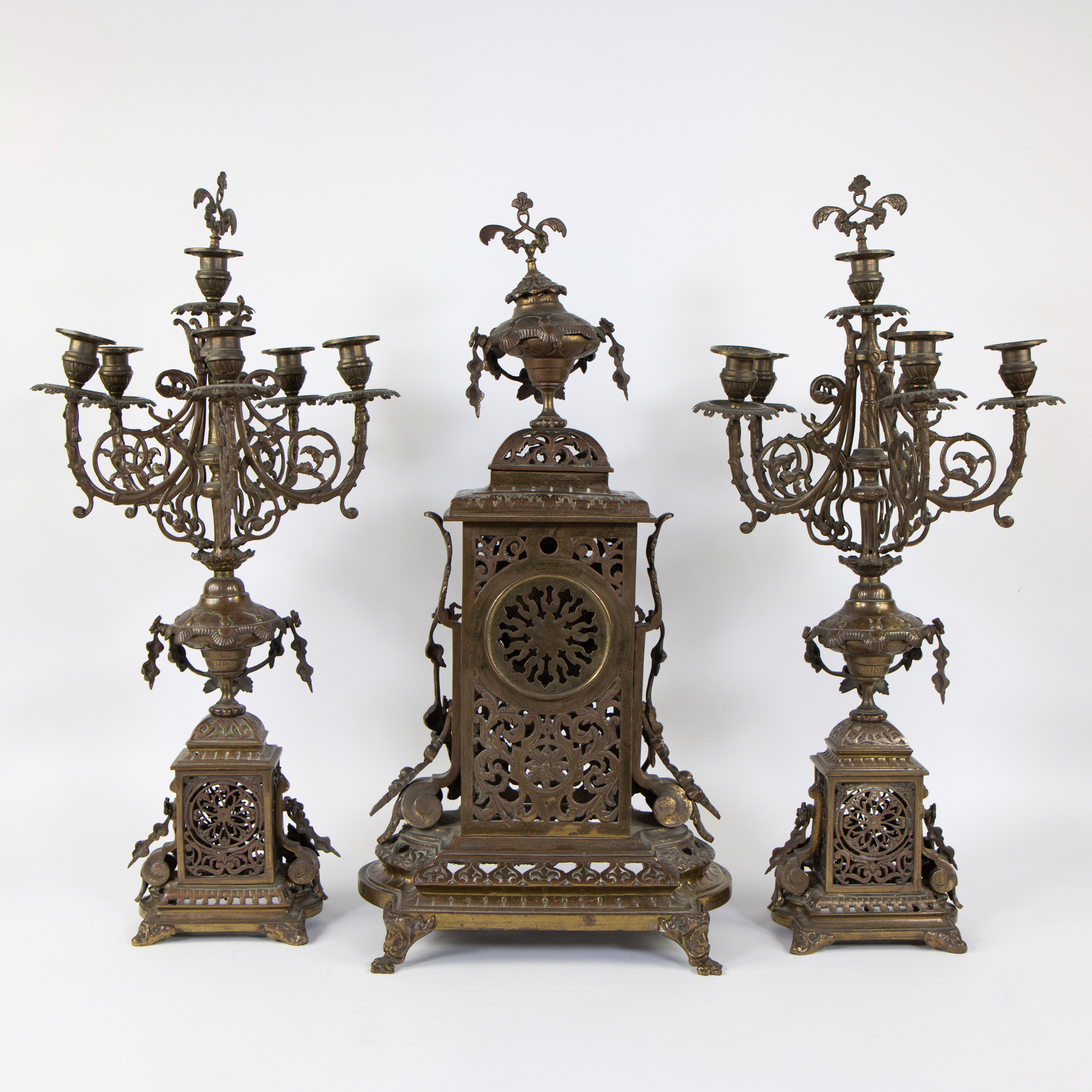 A Napoleon III style brass clock set comprising a mantel clock and two candlesticks. - Image 3 of 4