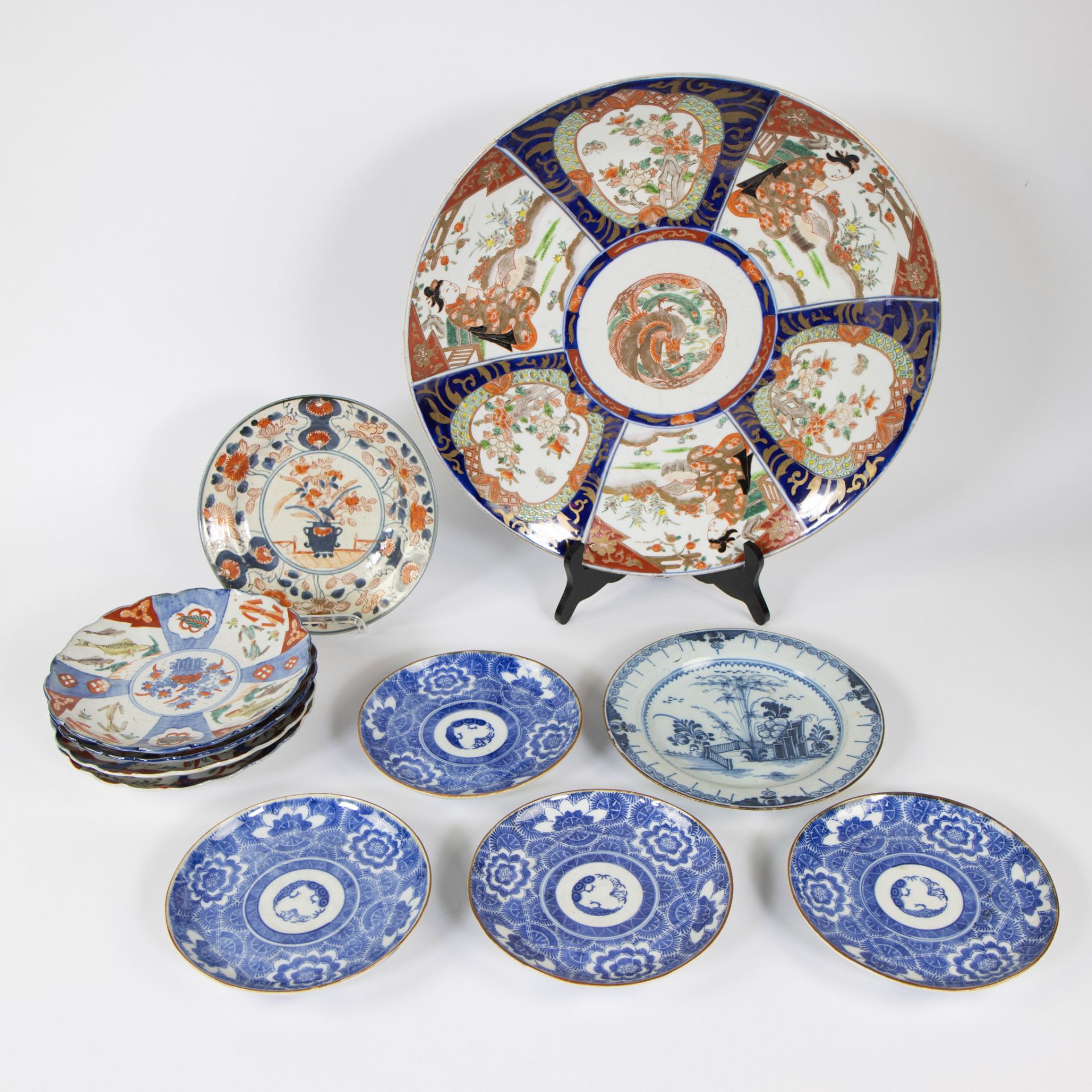 Lot Japanese and Chinese plates (11) blue/white and Imari